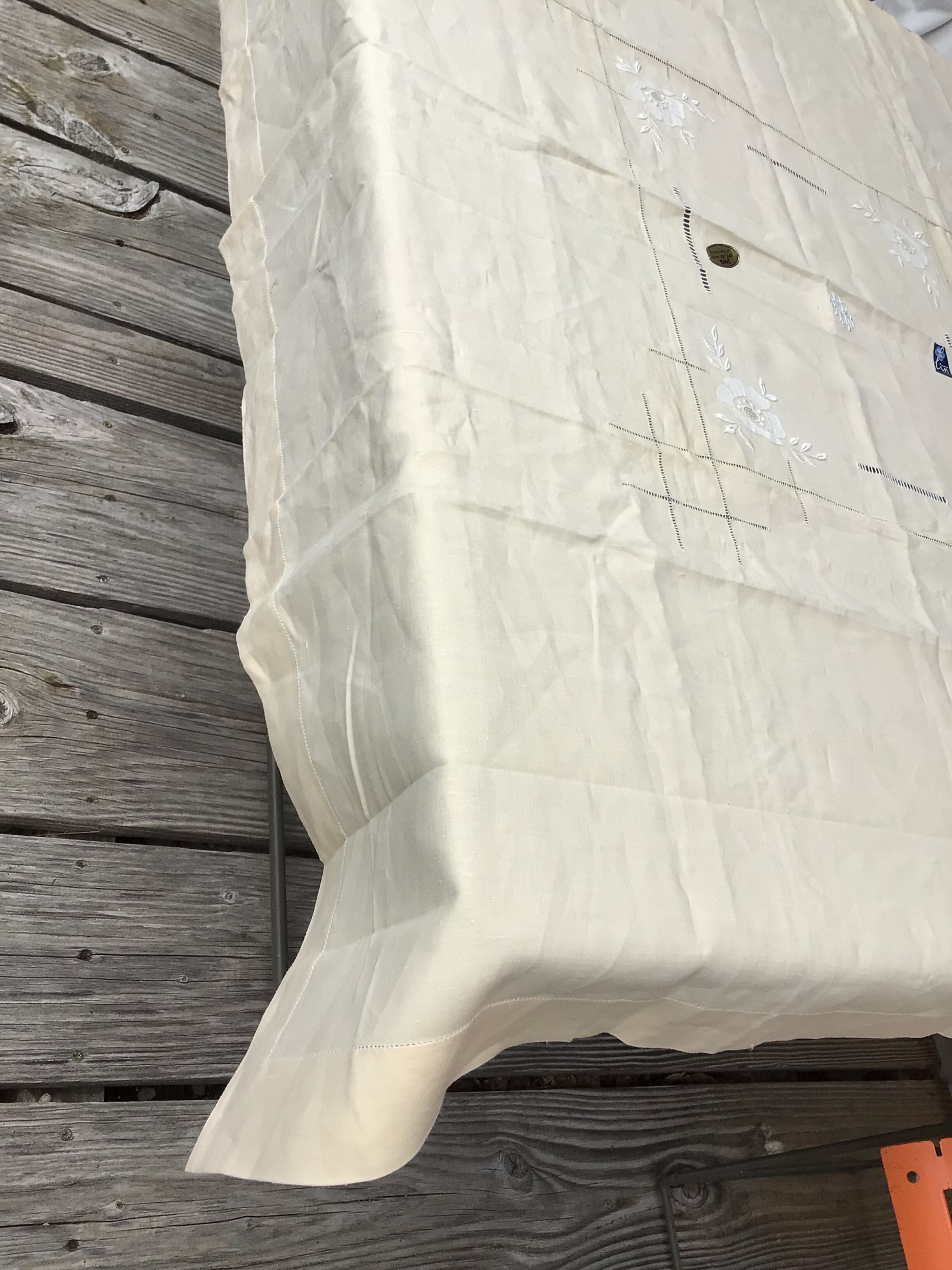 New embroidered linen tablecloth HS with 8 napkins.