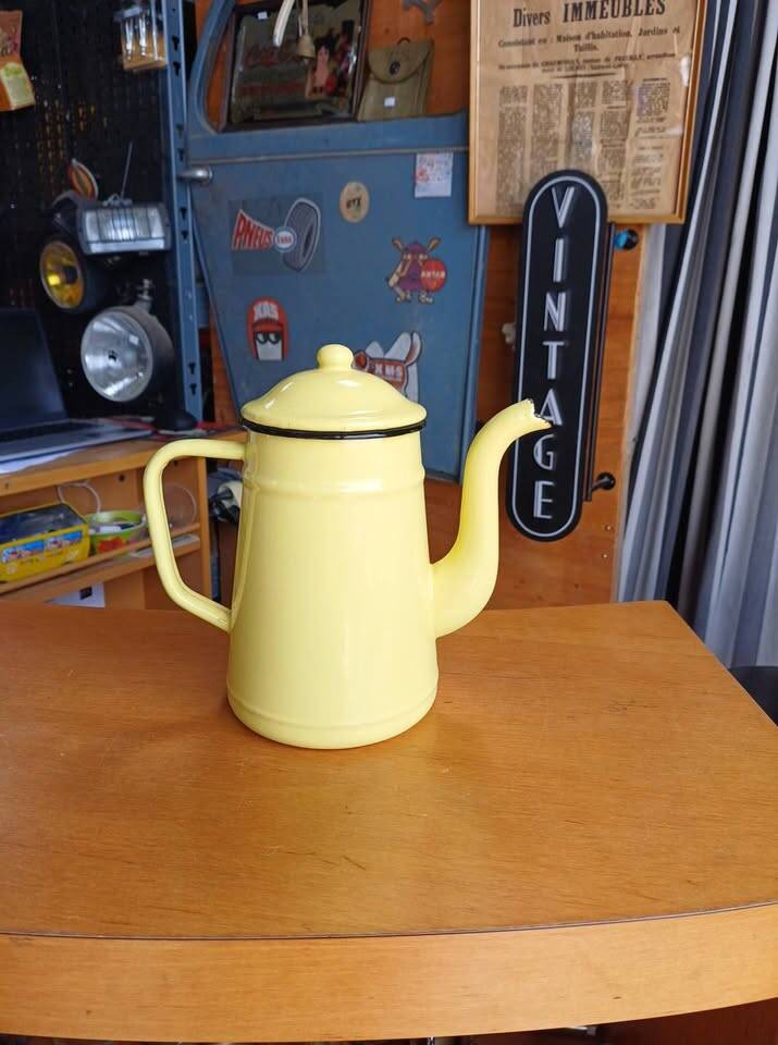 Vintage Pastel Yellow Enamel Coffee Pot - Chic Country Decor