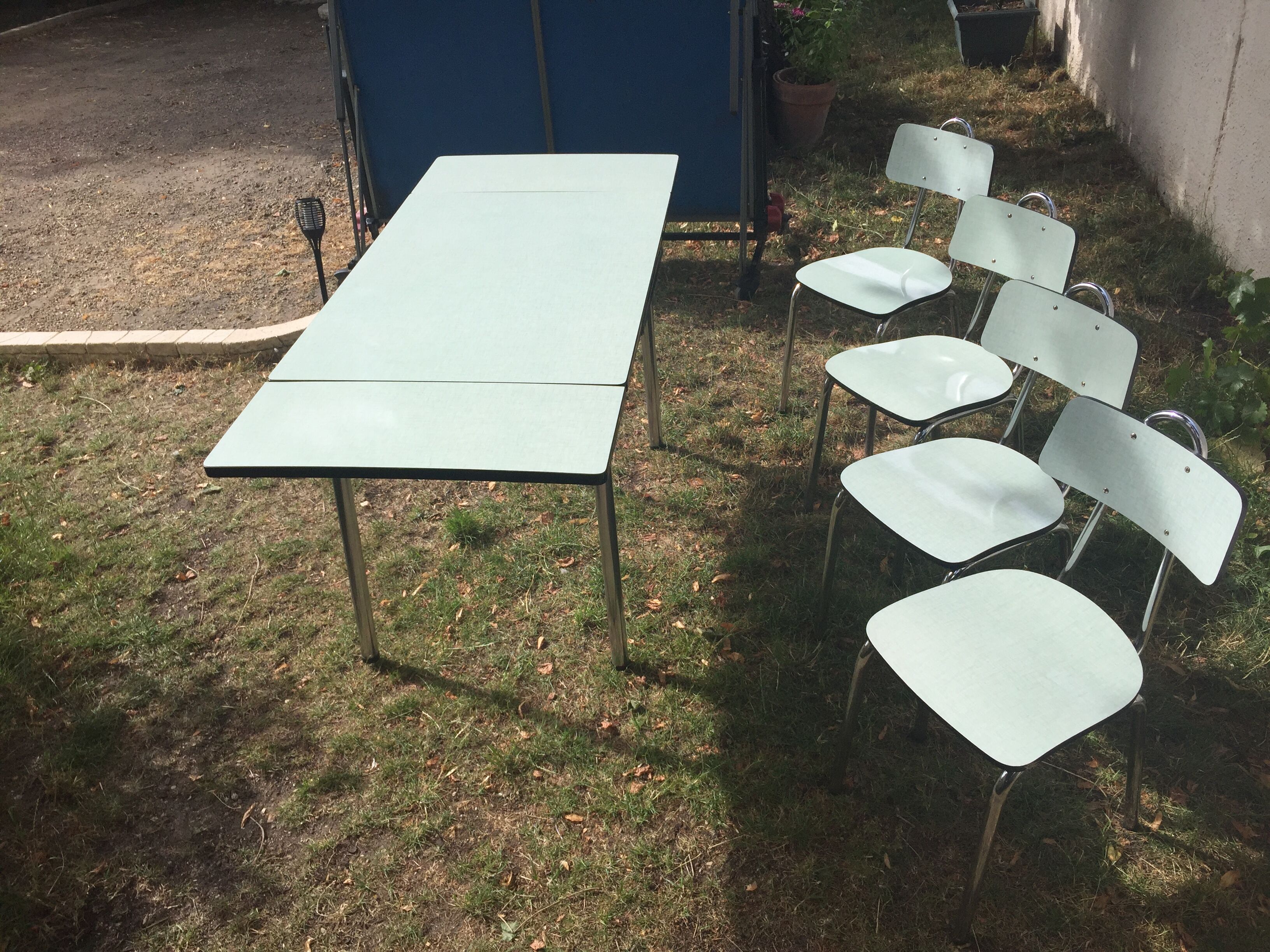 Table and 4 green water formica chairs 60's