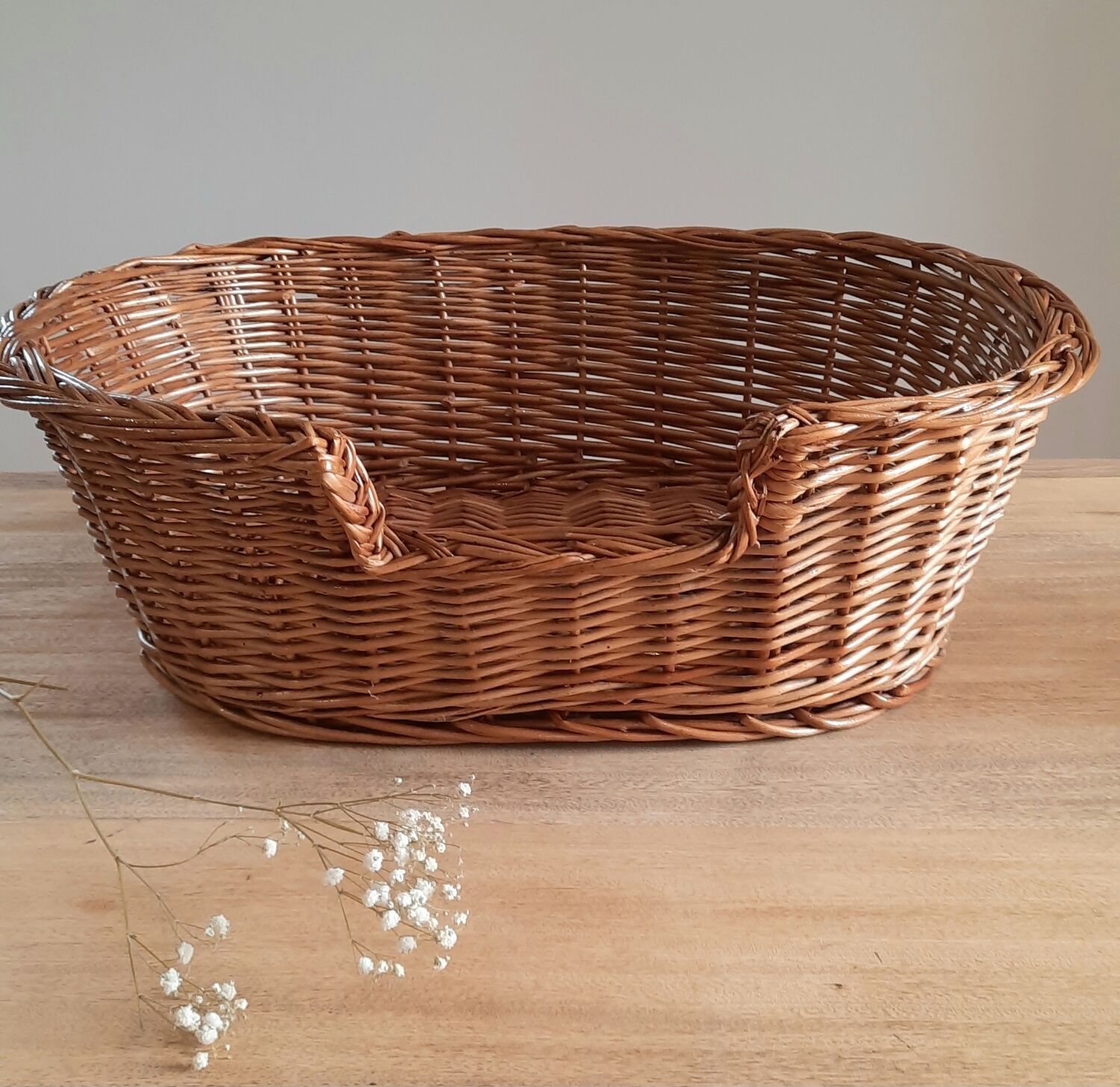 Wicker cat or dog basket