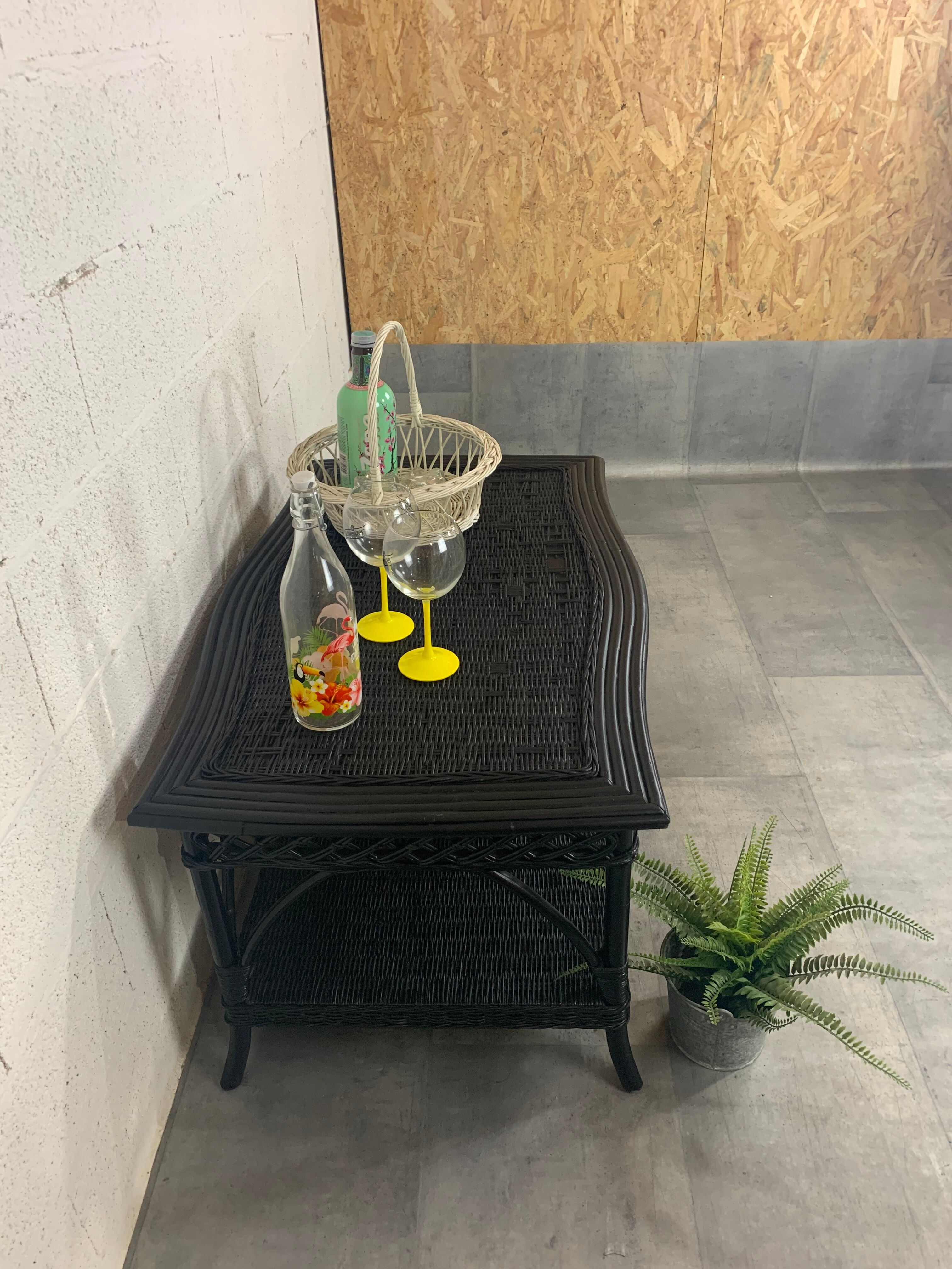 Table basse en rotin