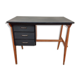 Against-the-post, black lacquered 50s