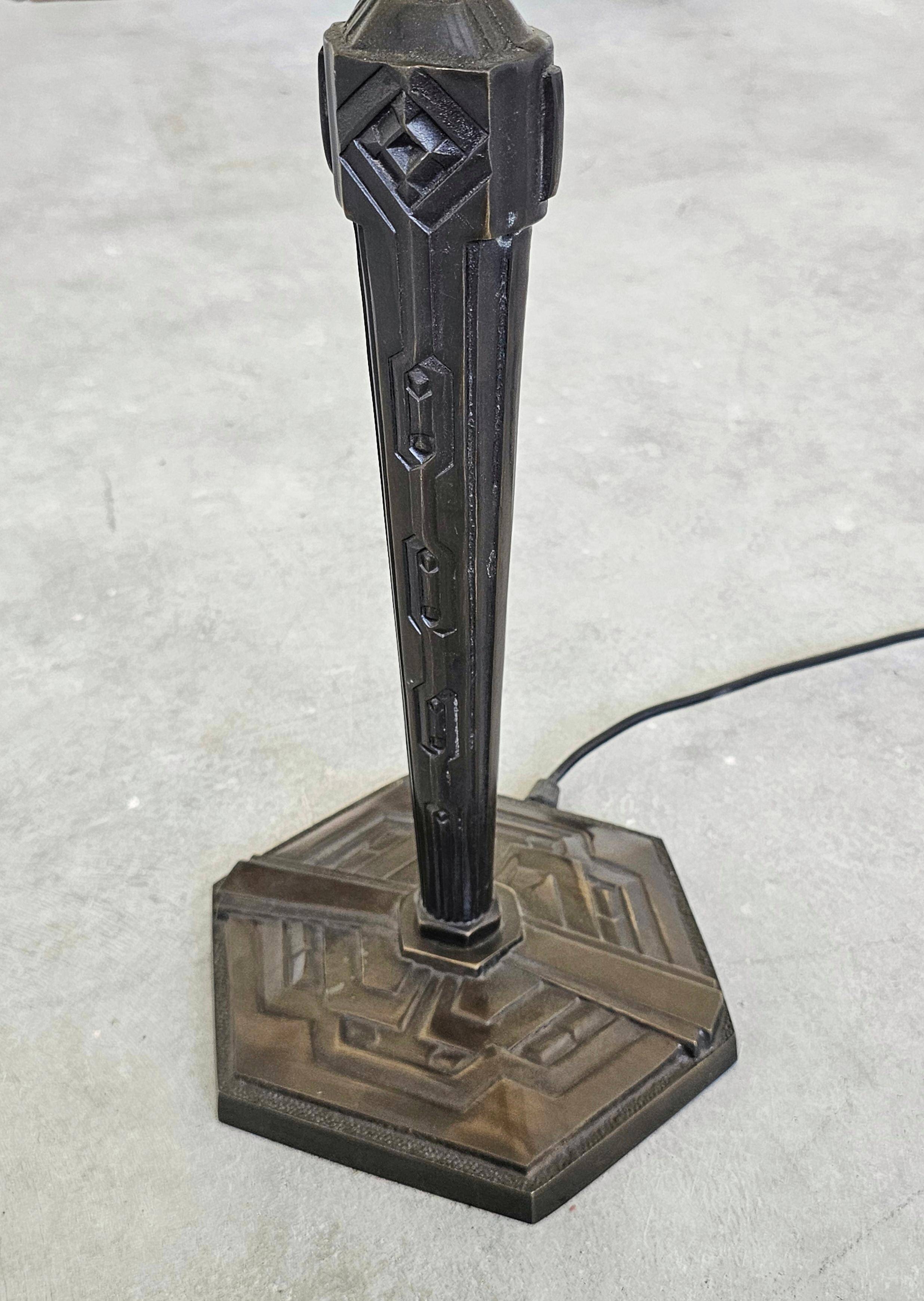 Lampe de table Art Déco tardive en bronze avec abat-jour coquille Capiz années 1950