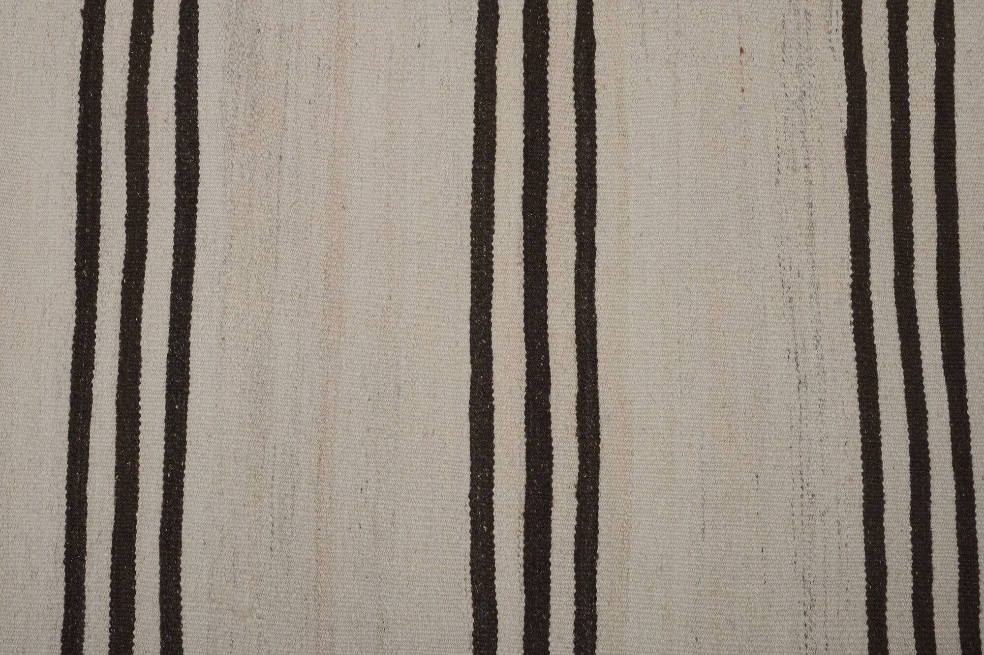 Vintage Turkish kilim, handwoven, 275x375 cm.