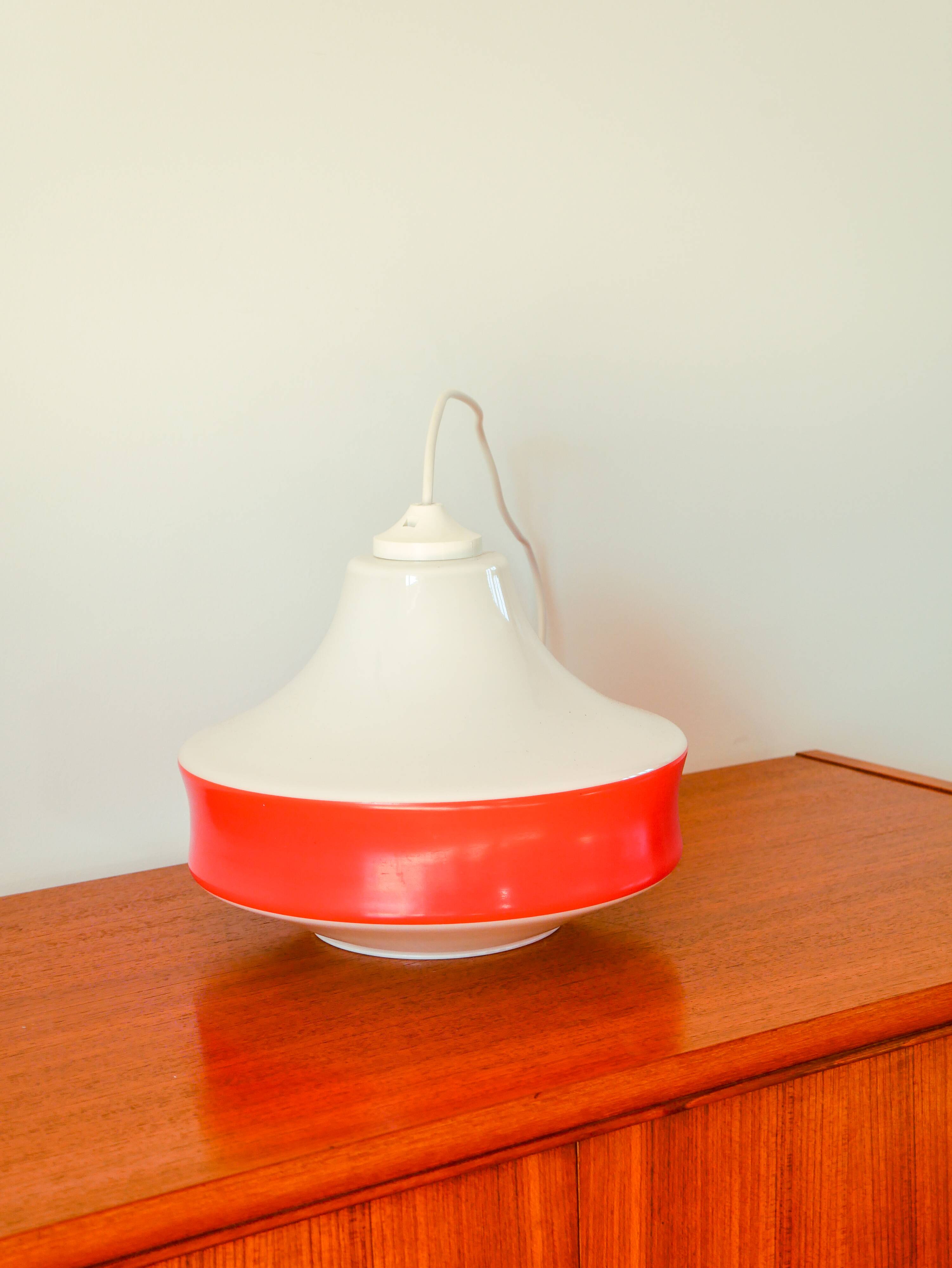 Suspension en opaline bicolore orange / rouge et blanc Design 1970