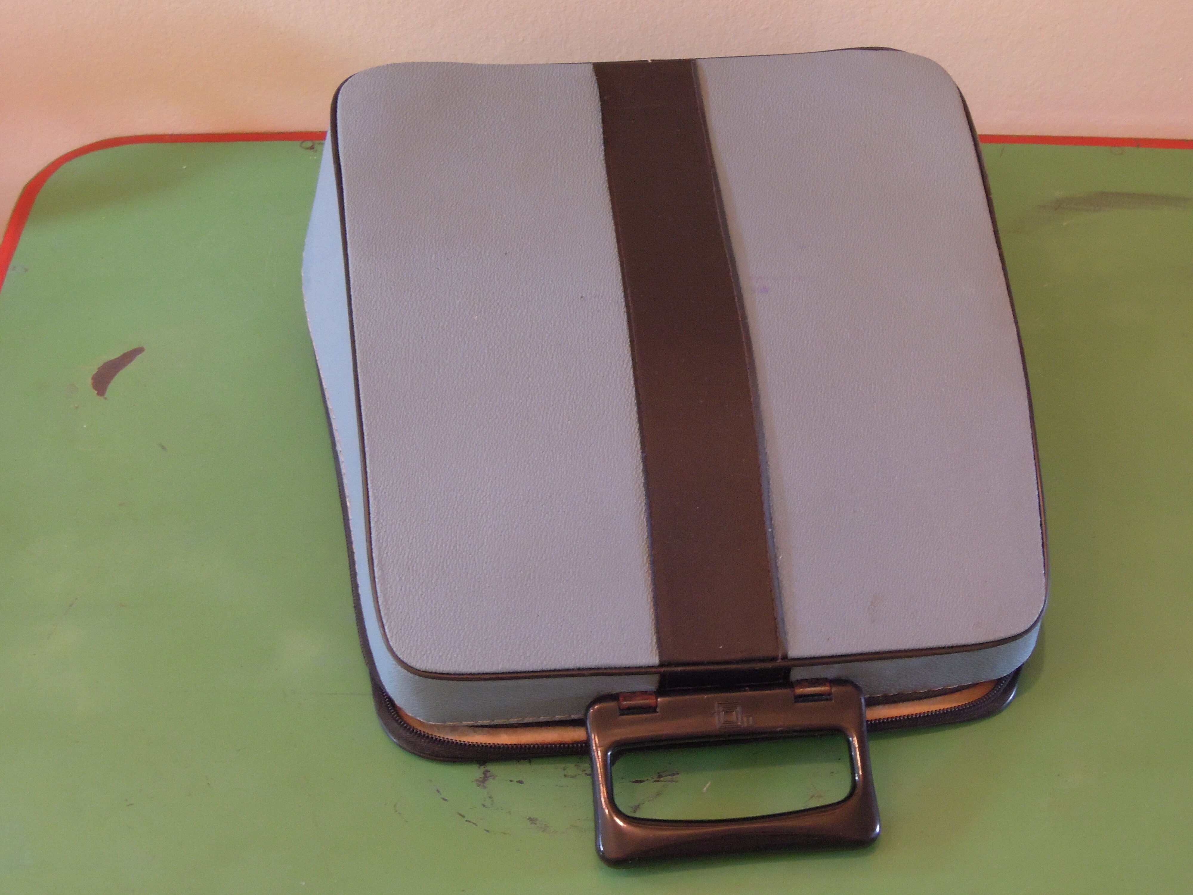 Typewriter olivetti lettera 32