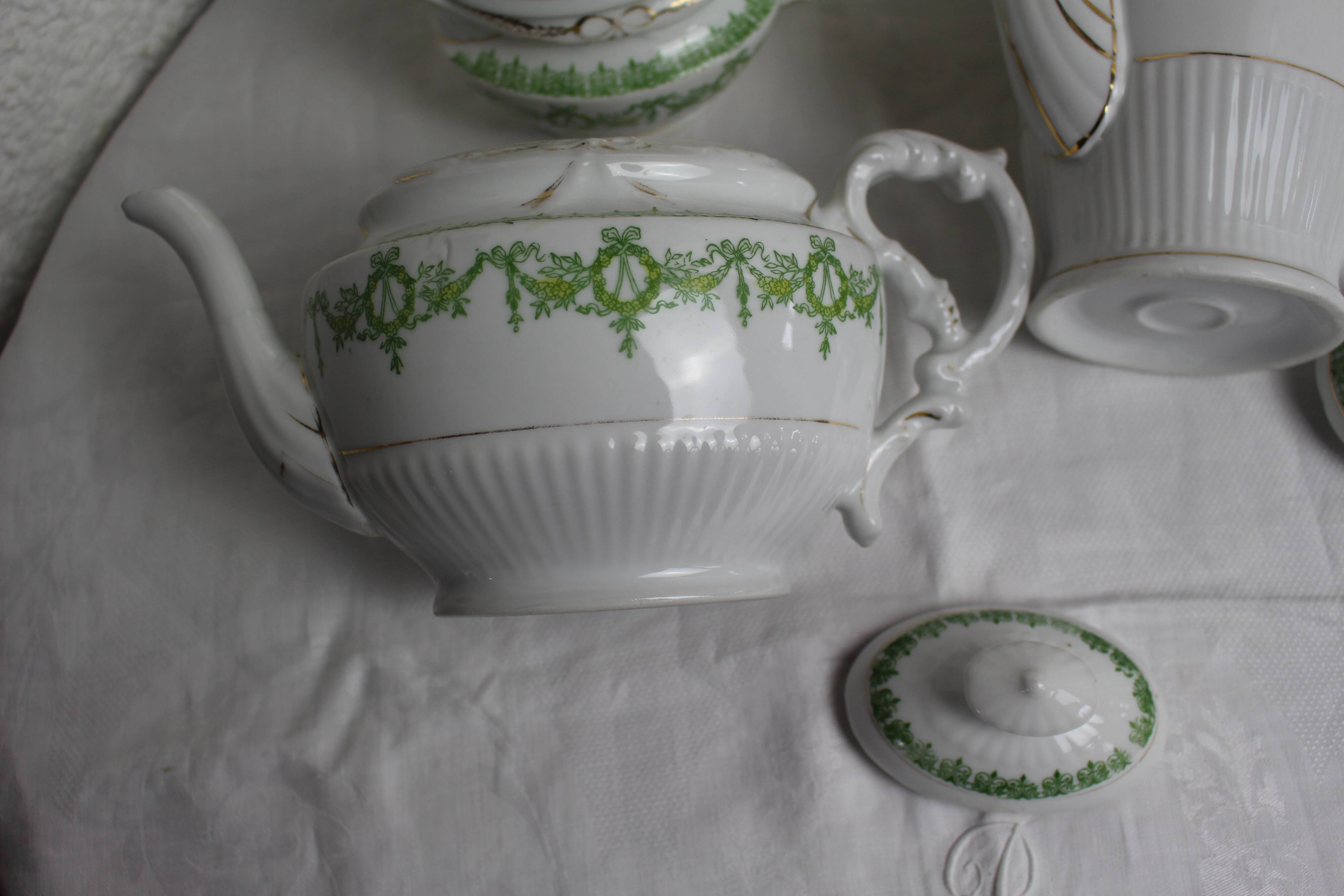 19th century porcelain coffee/teapot service