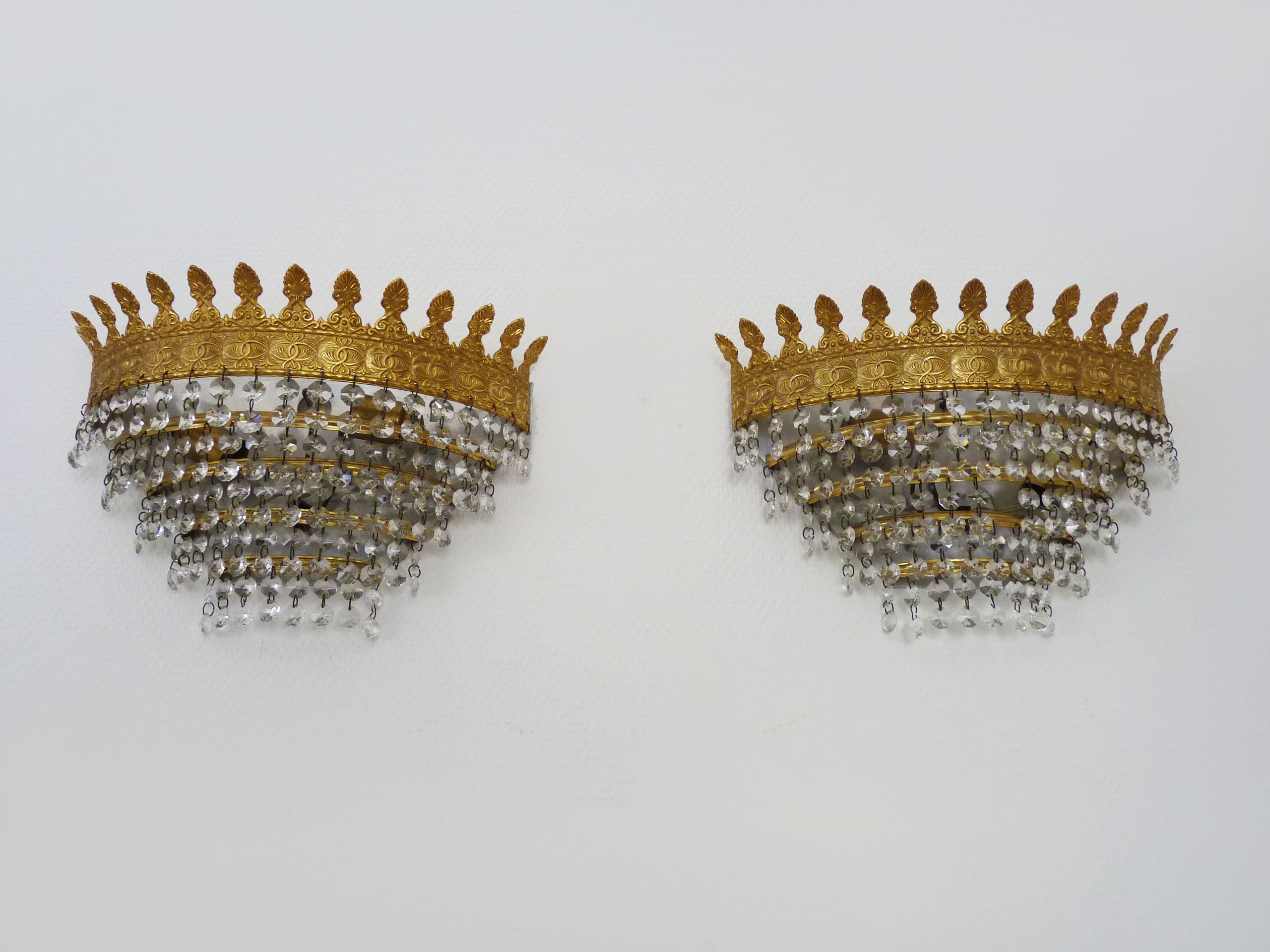 Pair of vintage wall lamps double lights with glass and brass grapevines. Year 70 80