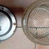 Vintage 20 cm sunflower glass ceiling light in very good condition.