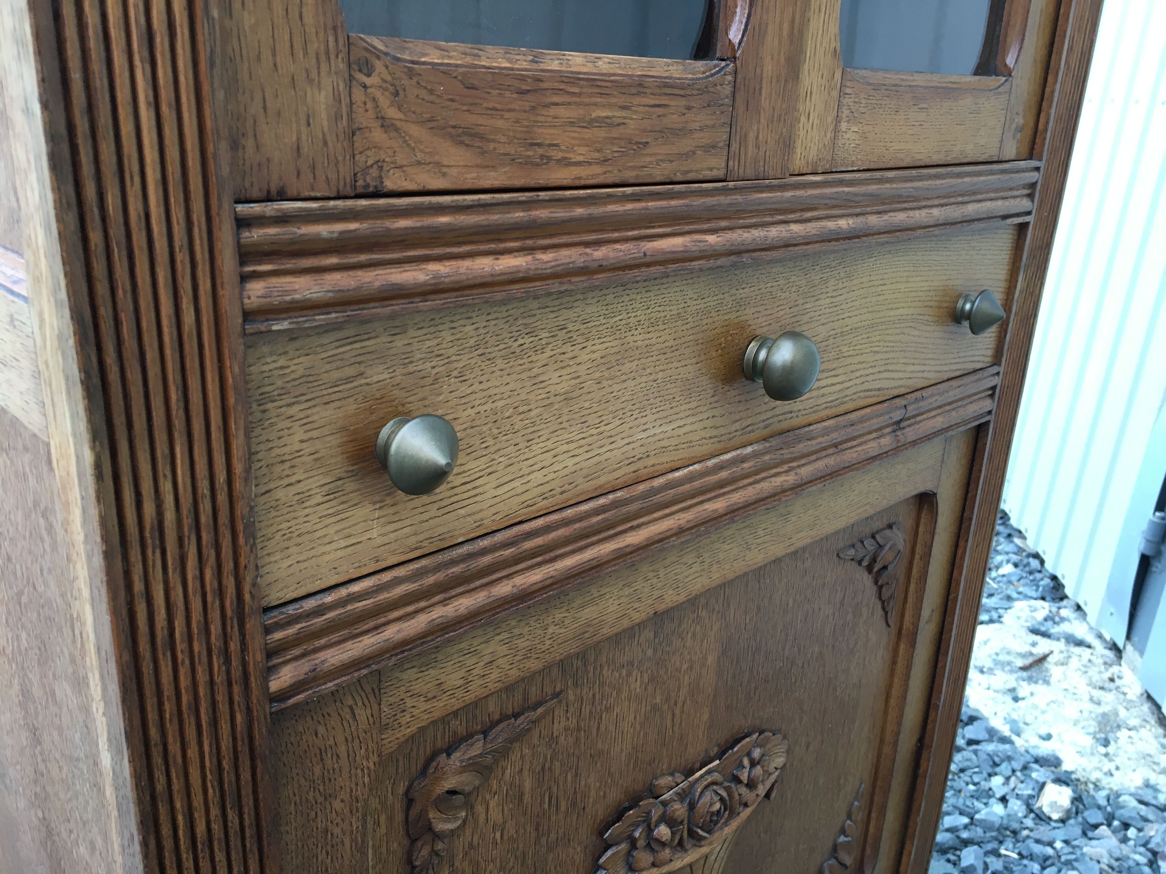 Showcase cabinet from 1920