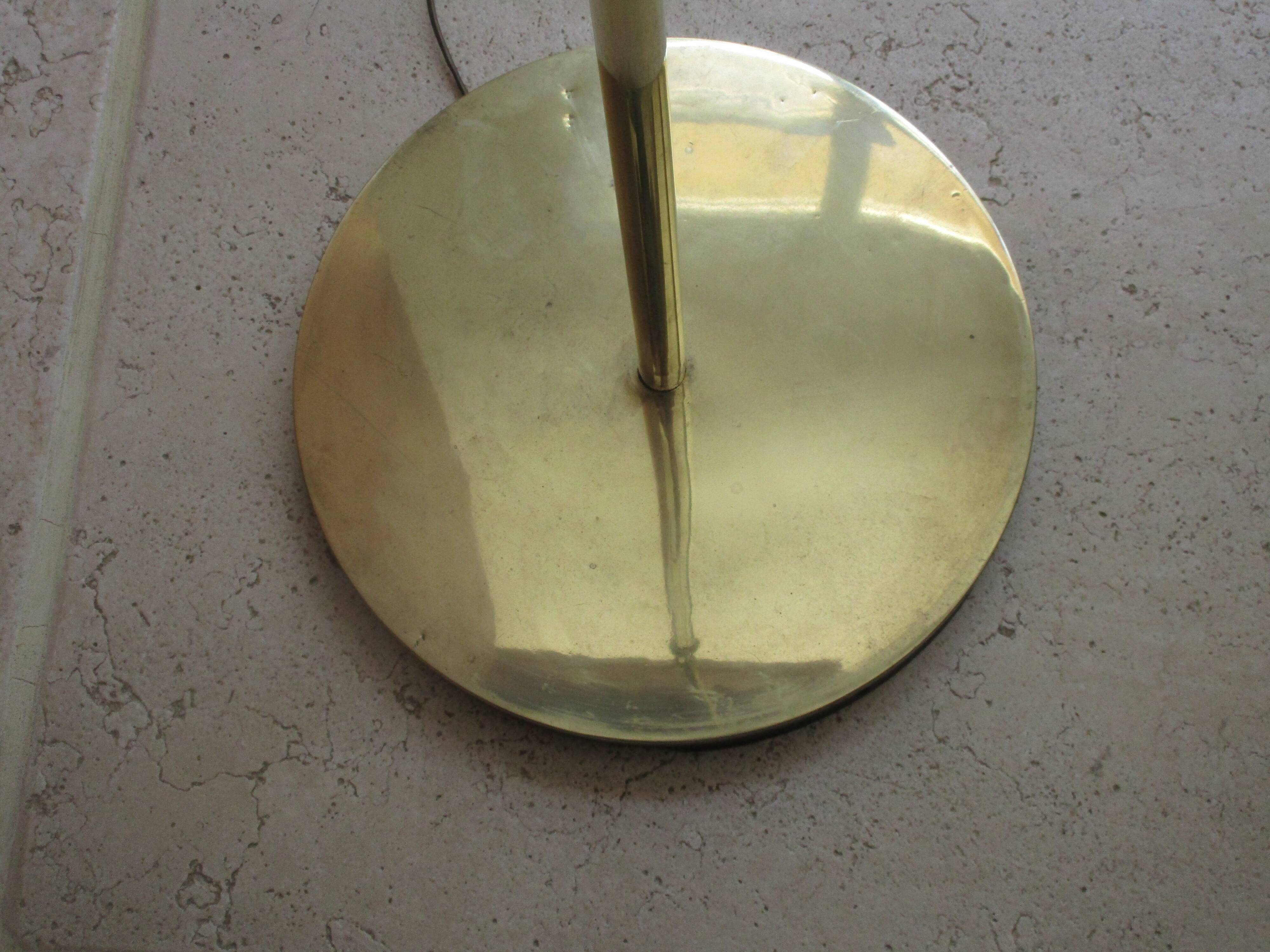 Depliable and articulated foot reader lamp