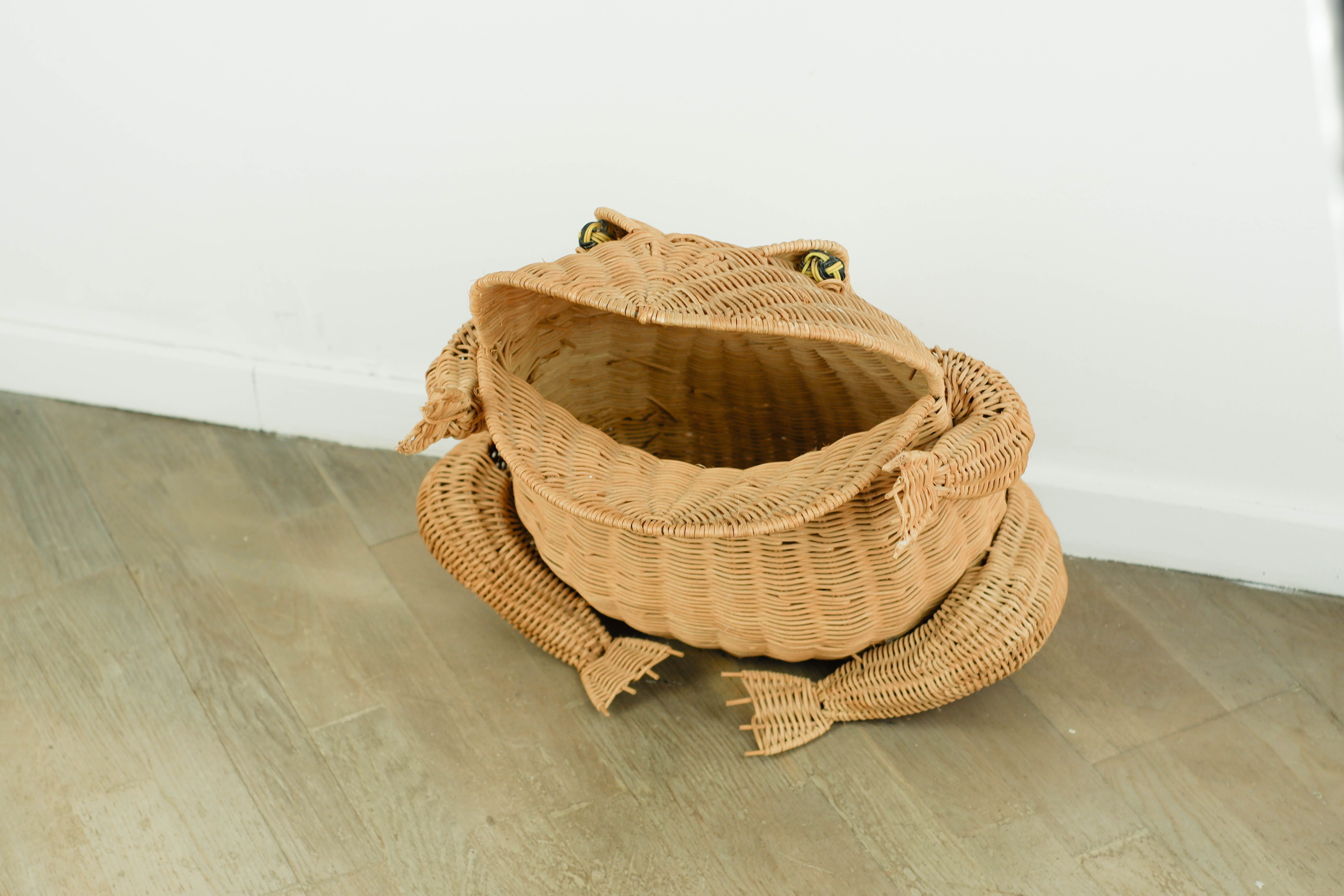 Porte revues by Olivier Cajan in wicker