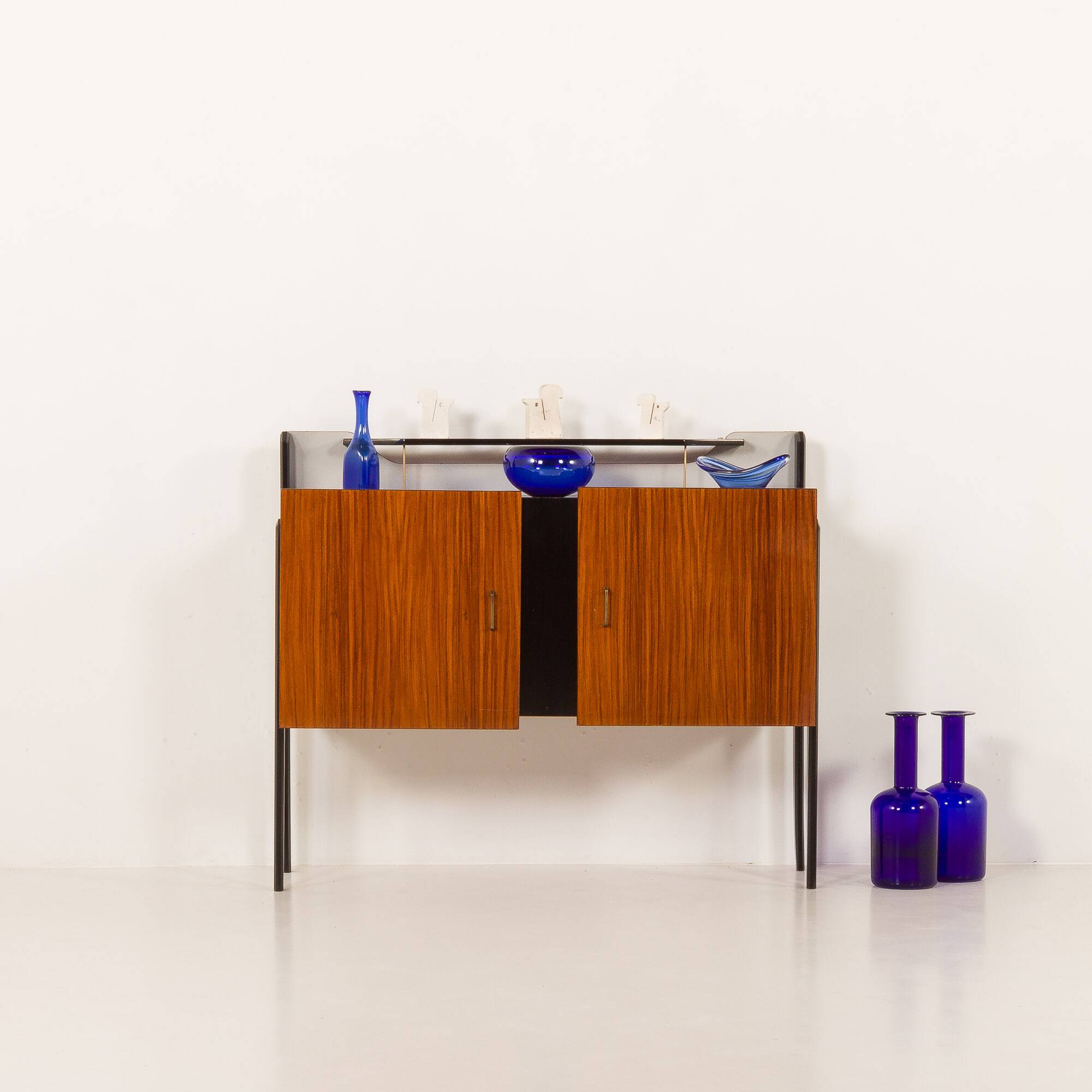 Italian vintage credenza in the style of Vittorio Dassi, 1950s