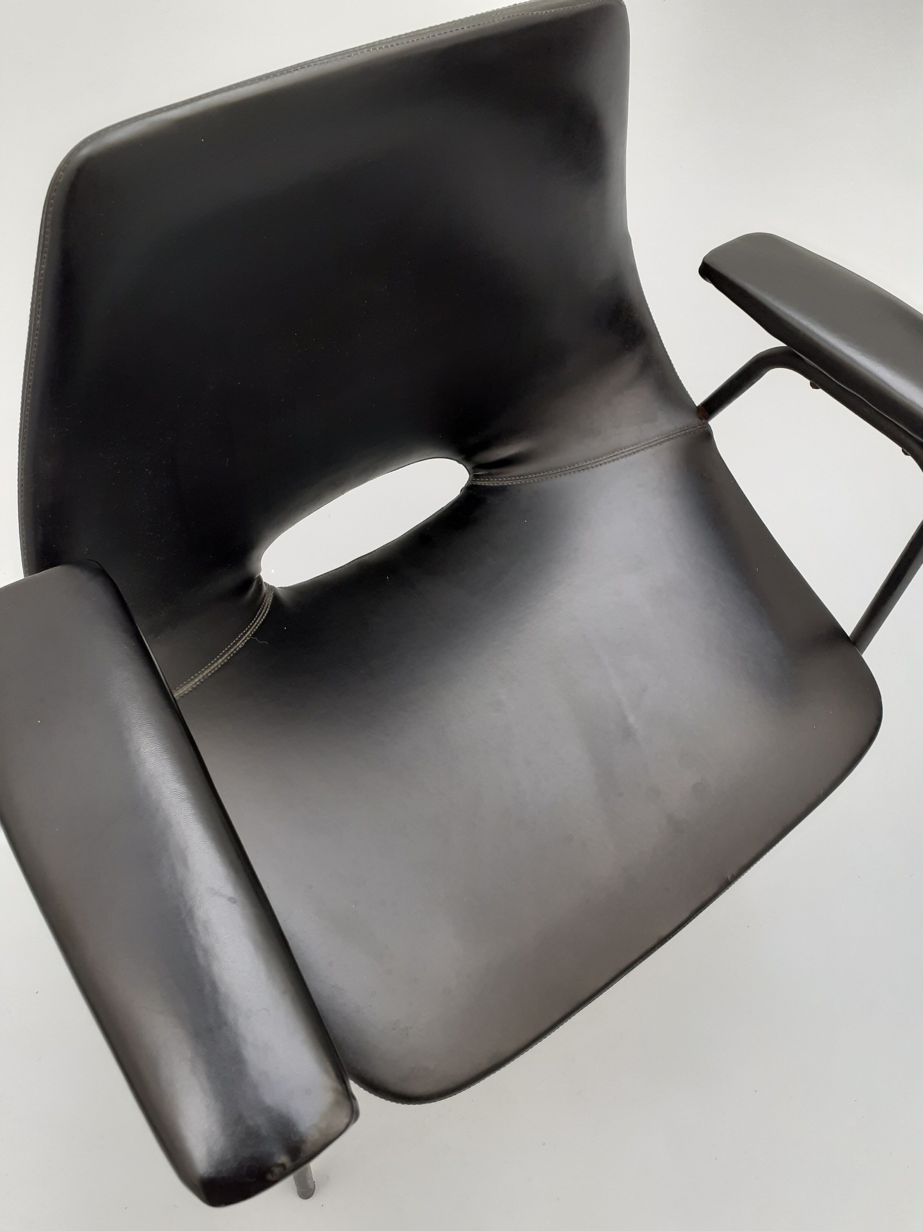 Pair of armchairs, Tonneau model, in black skai by Pierre Guariche, 60s