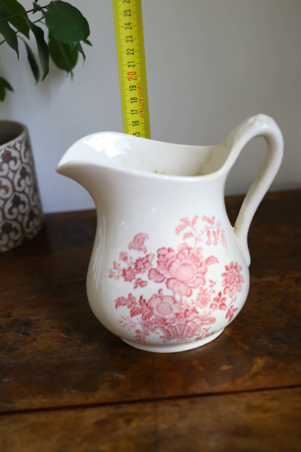 Toilet set (pitcher and basin) in earthenware from the Crown Devon factory