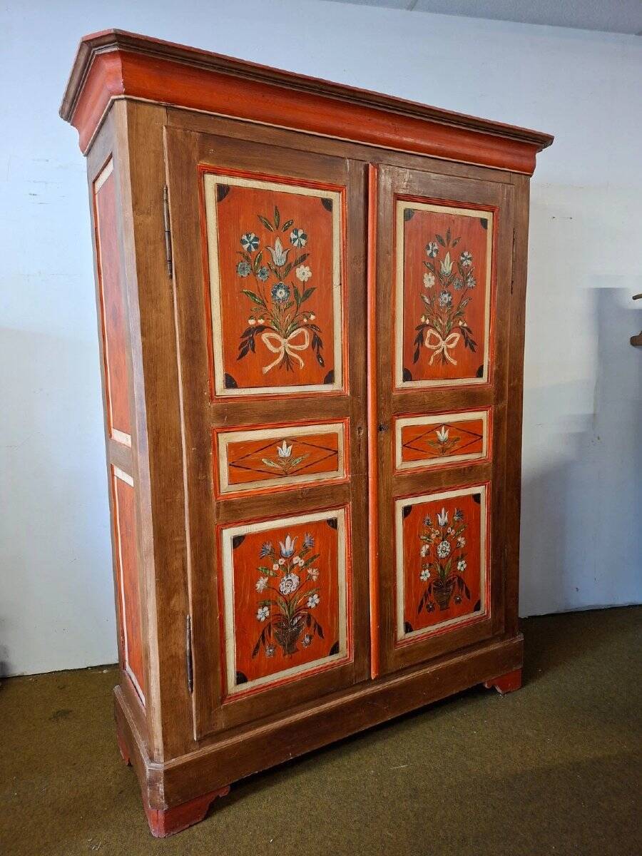 Hand-painted Alsatian wardrobe with floral decoration, 19th century.