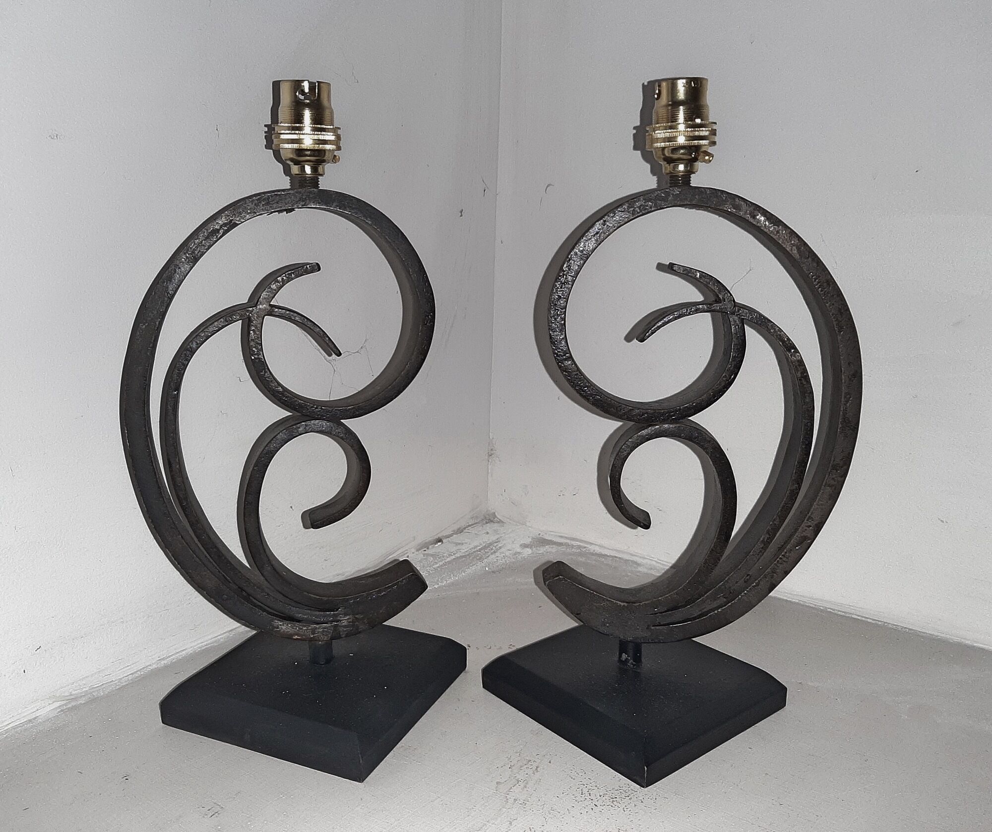 Paire de pieds de lampe d'époque art deco en fer forgé