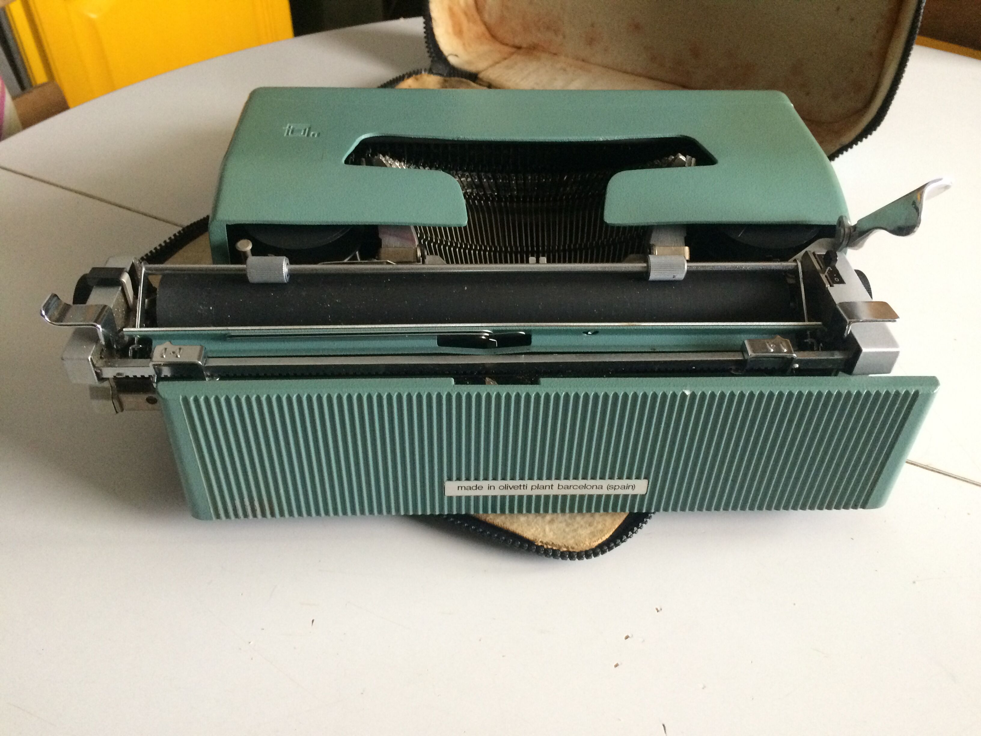 Machine à écrire mécanique vintage portable Olivetti Lettera 32