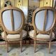 Paire de fauteuils médaillon d’époque Louis XVI