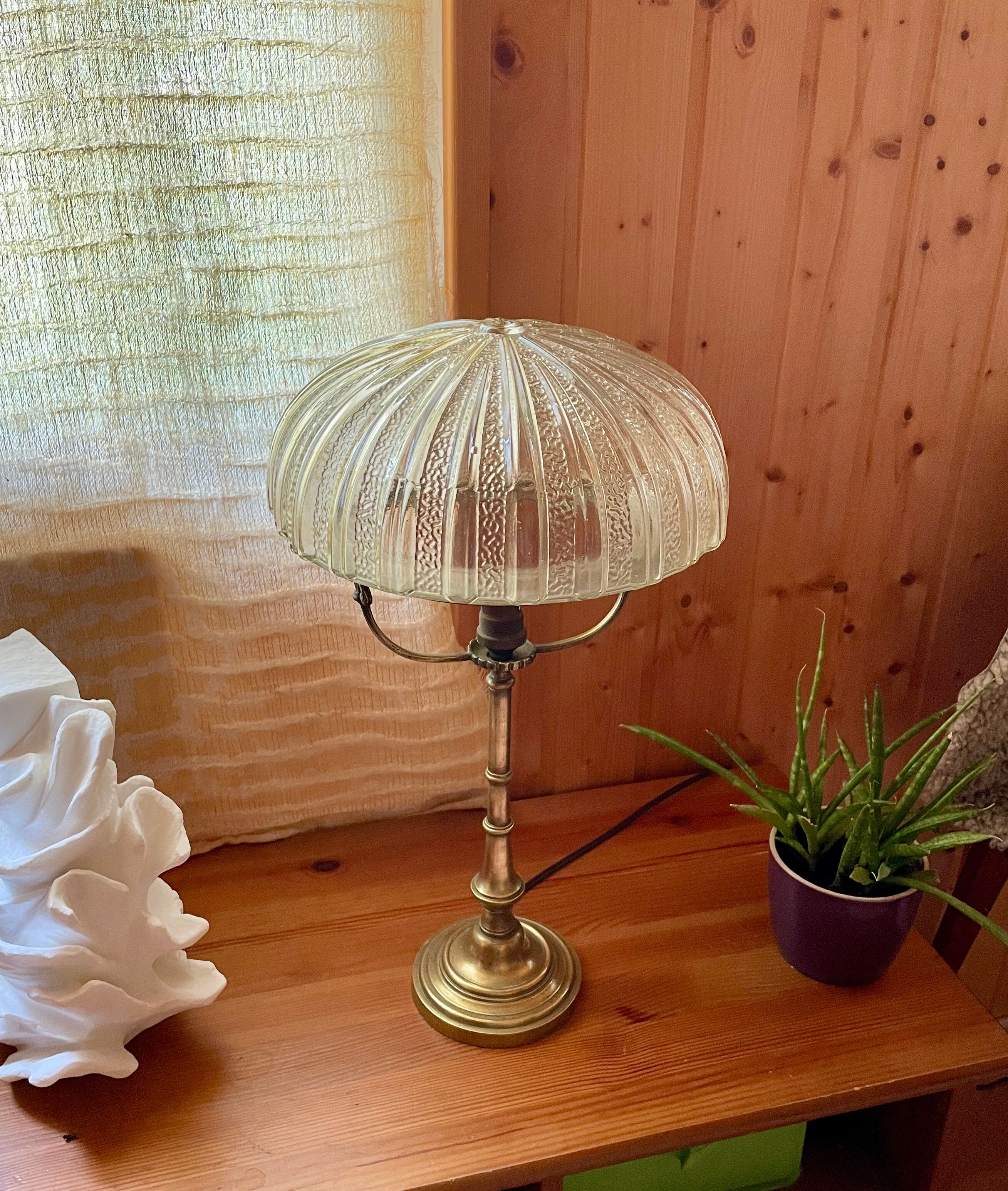 Old Art Deco style lamp 1960 in brass and glass.