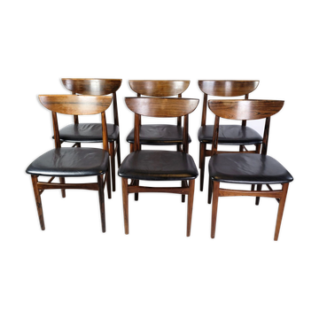 Set of Six Dining Table Chairs of Danish Design in Rosewood with Black Leather