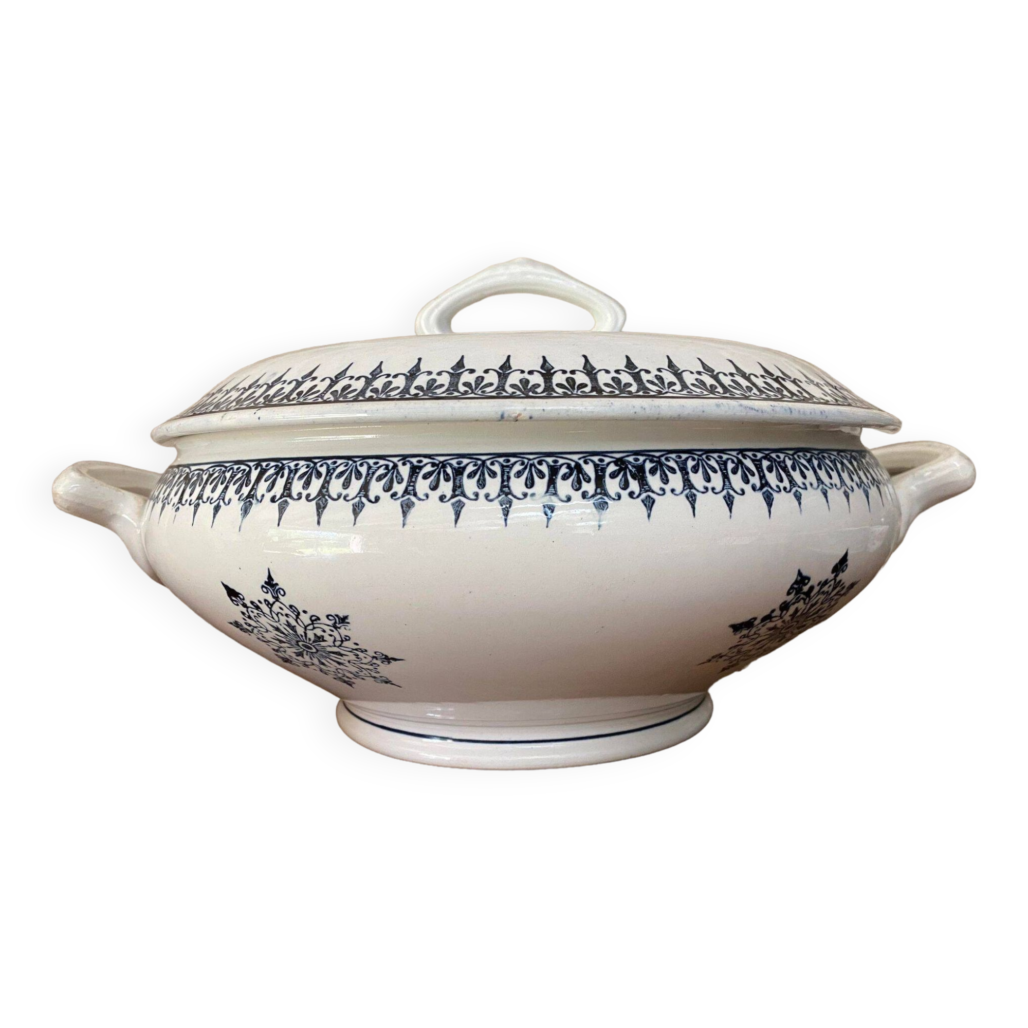 Tureen and its lid Earthenware St Amand