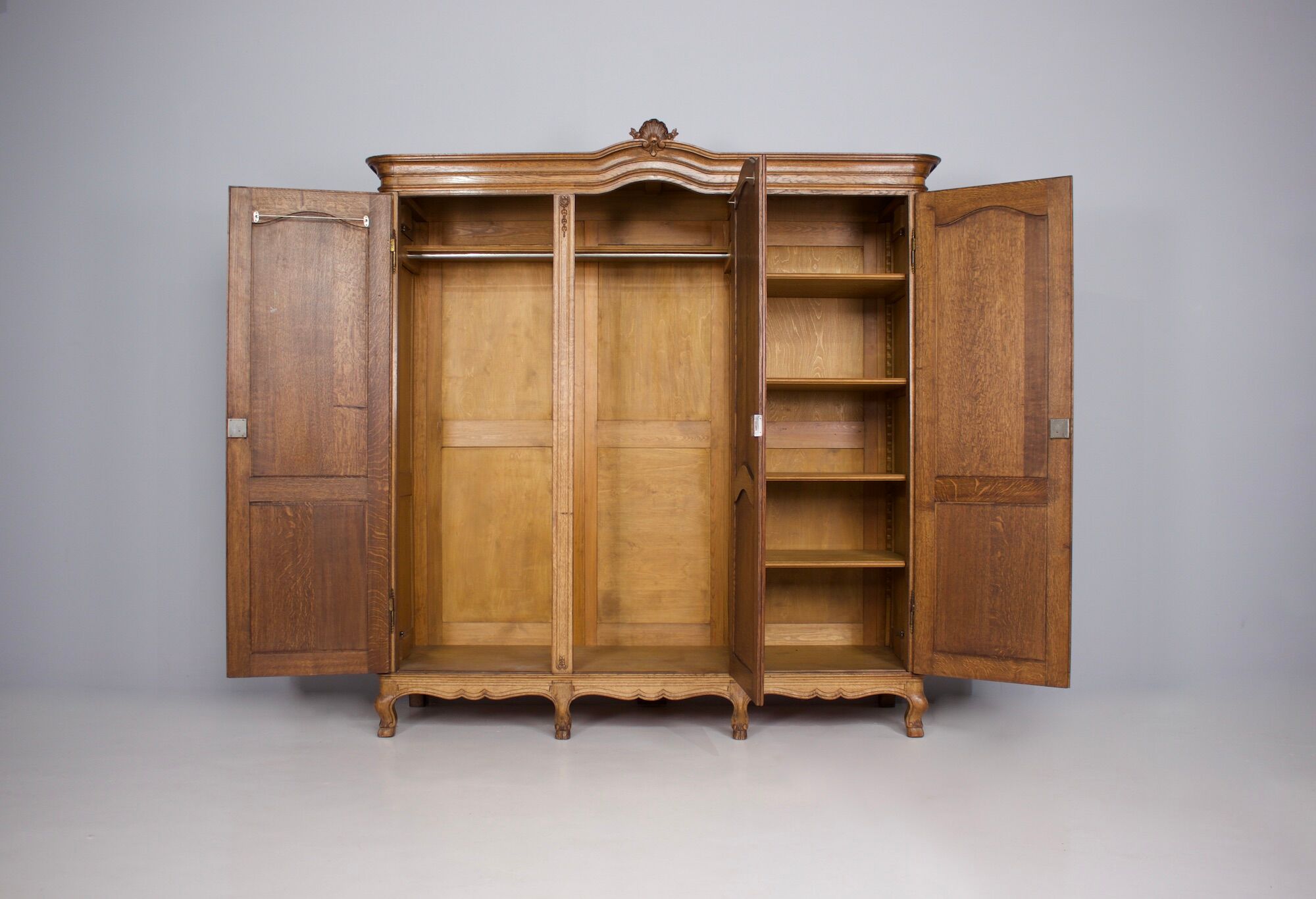 Wardrobe 3 doors Louis XV