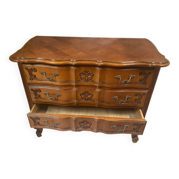 Élégante commode galbée de style Louis XV – 3 tiroirs – décor rocaille