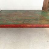 Table basse indienne en teck laqué verte et rouge