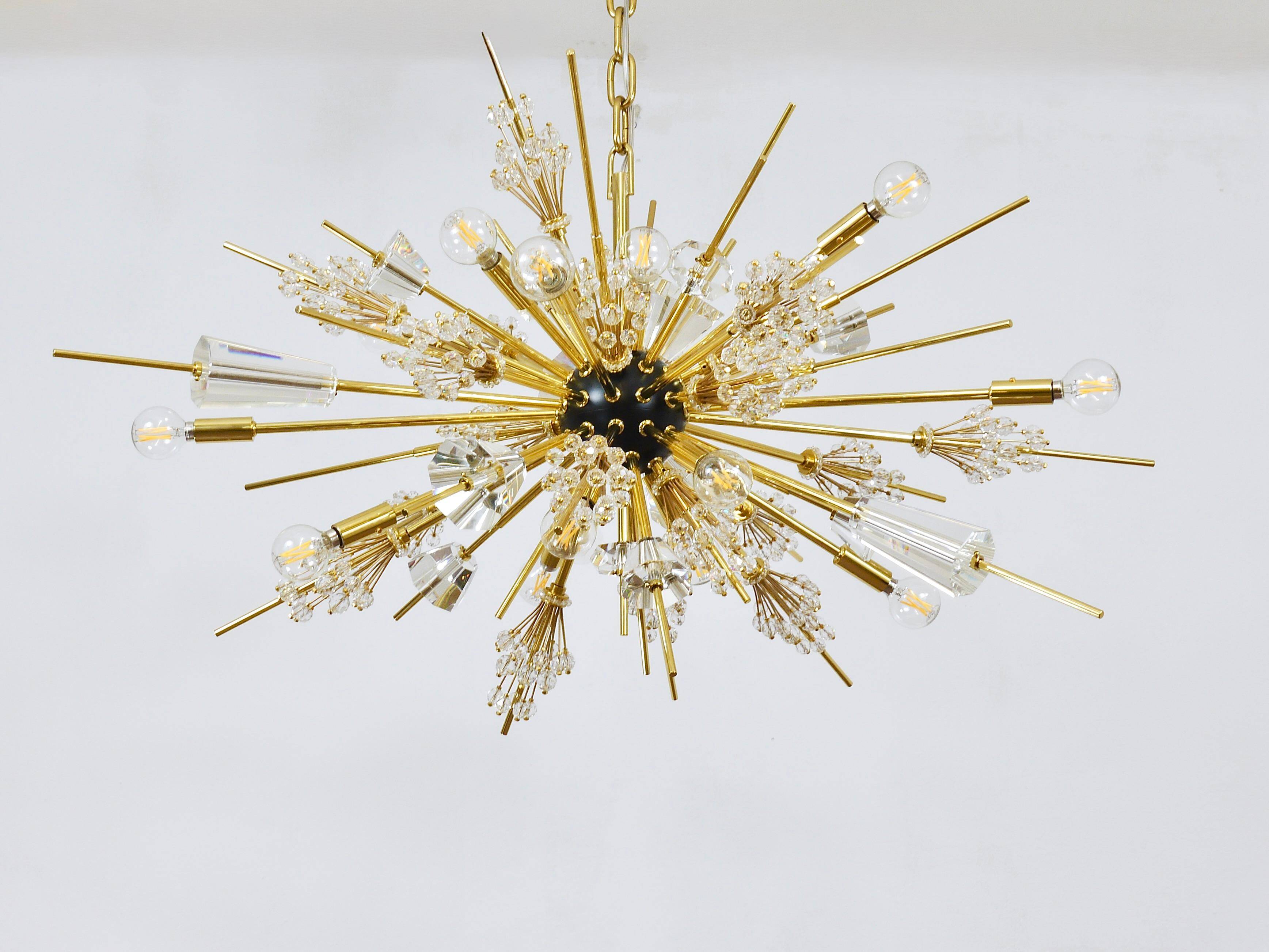 Grand Sputnik chandelier Metropolitan Opera in crystal and brass J.L. Lobmeyr