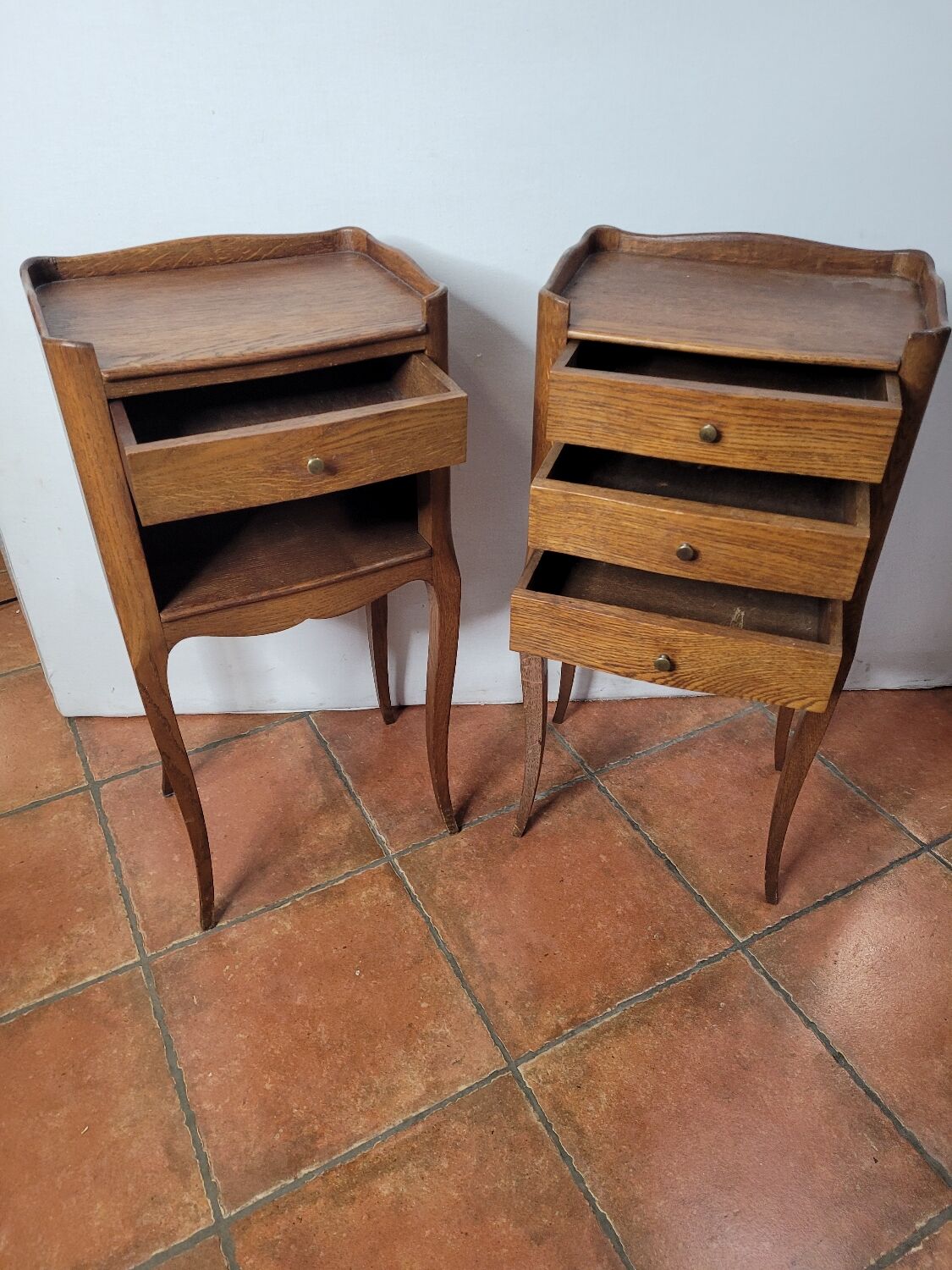 Paire de chevets style Louis XV en chêne