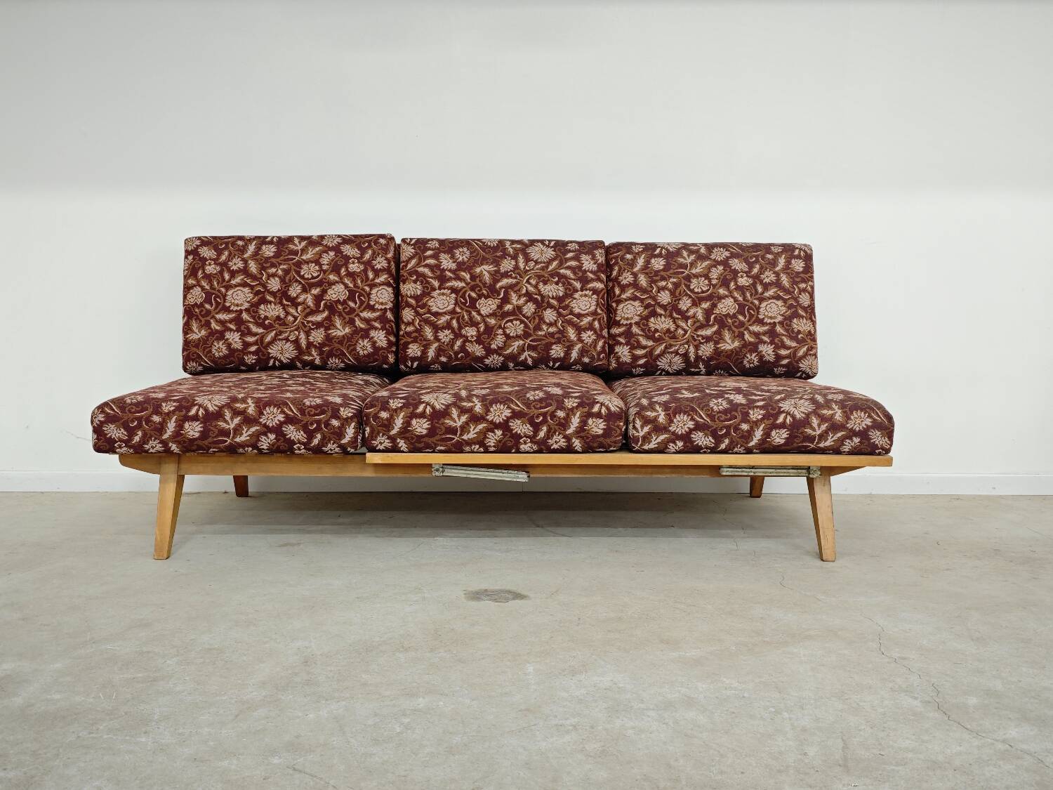 Daybed 55-17 bench by Frantisek Jirak for Tatra Pravenec 1960