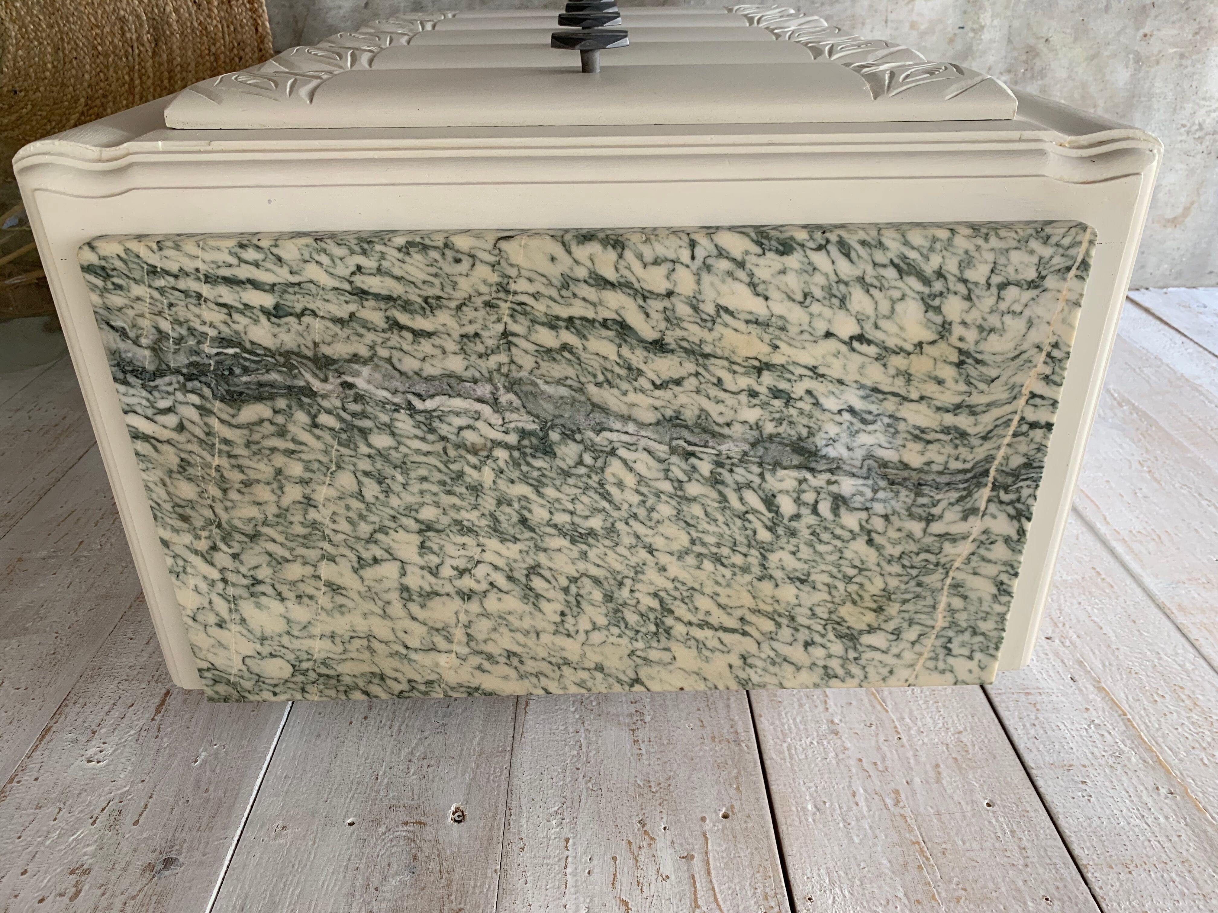 Art deco cloth maker