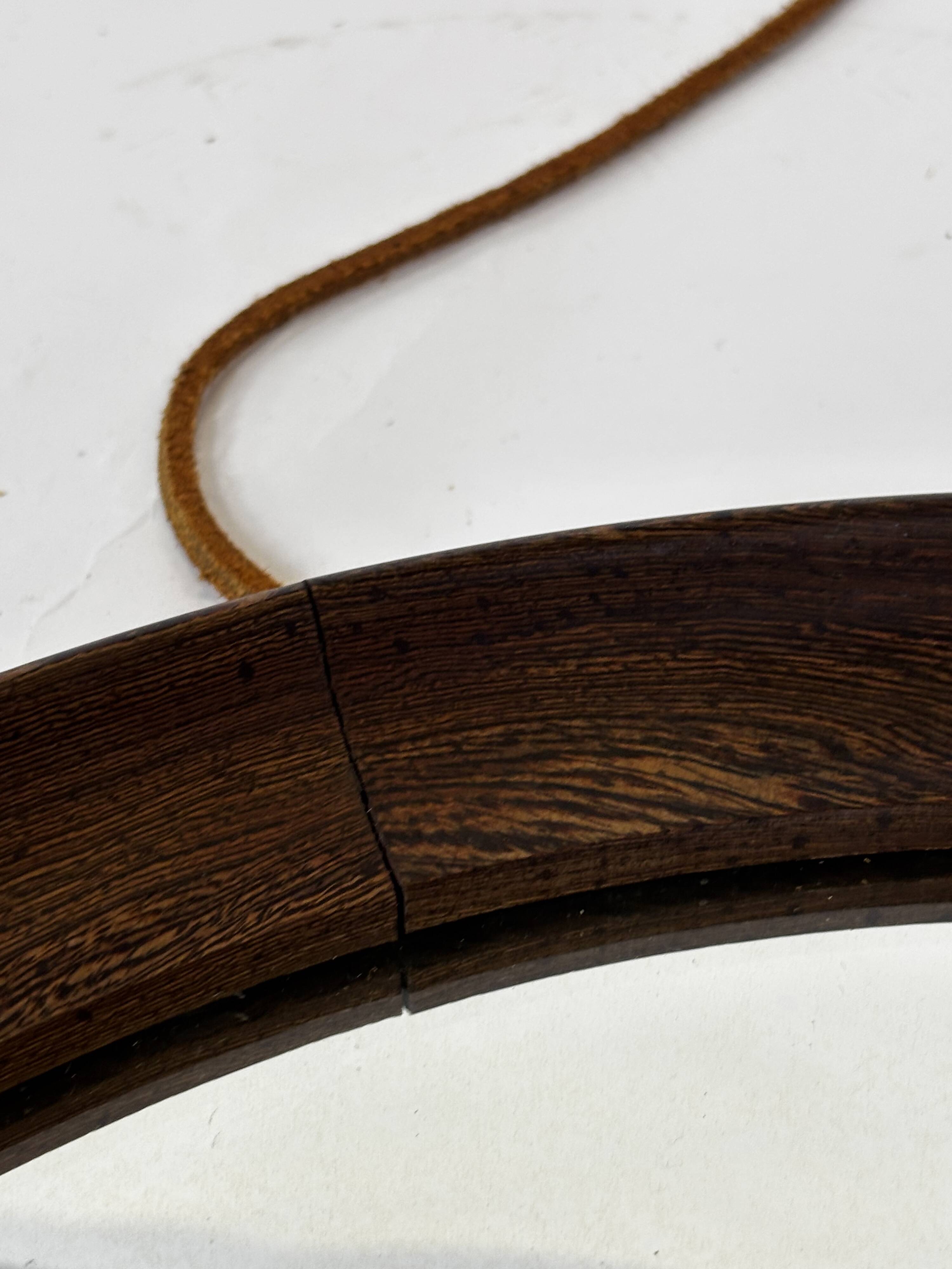 Miroir rond vintage scandinave en bois de wengé avec bracelet en cuir, design années 60