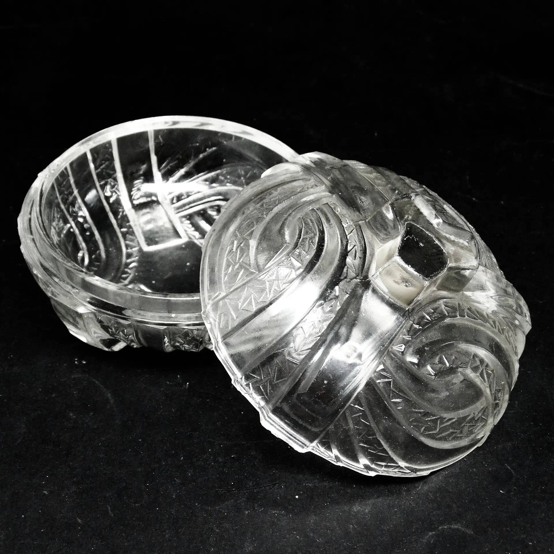 Bonbonnière Art Déco, verre pressé, Hortensja Glassworks, Pologne, années 1950