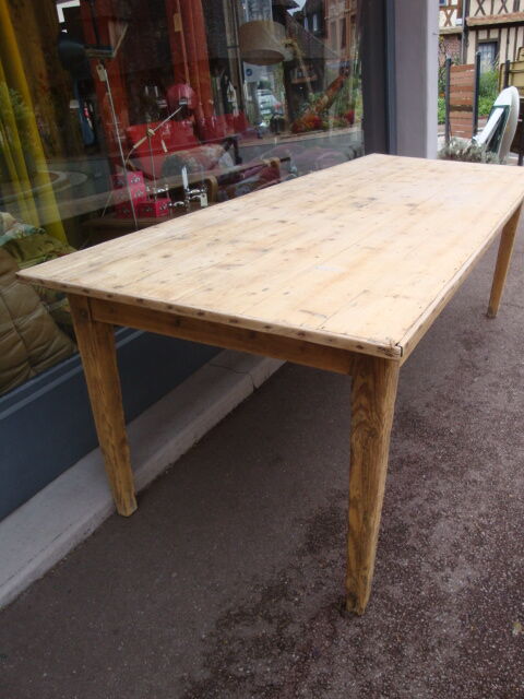 Farm table