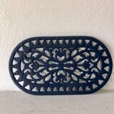 Cast iron trivet made of enameled cast iron