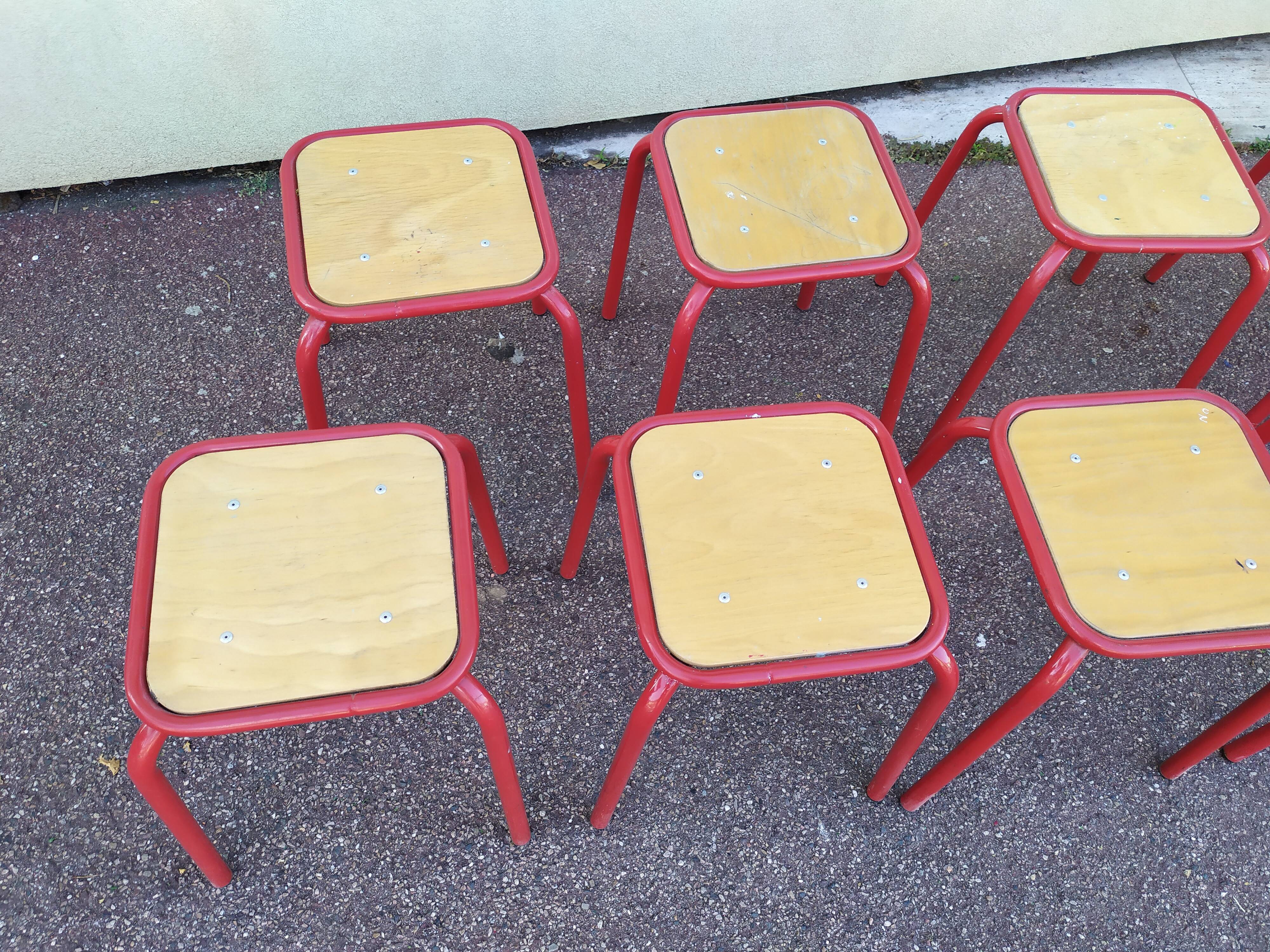 Lot de 10 tabouret bas carré en métal rouge - bois - atelier - industriel