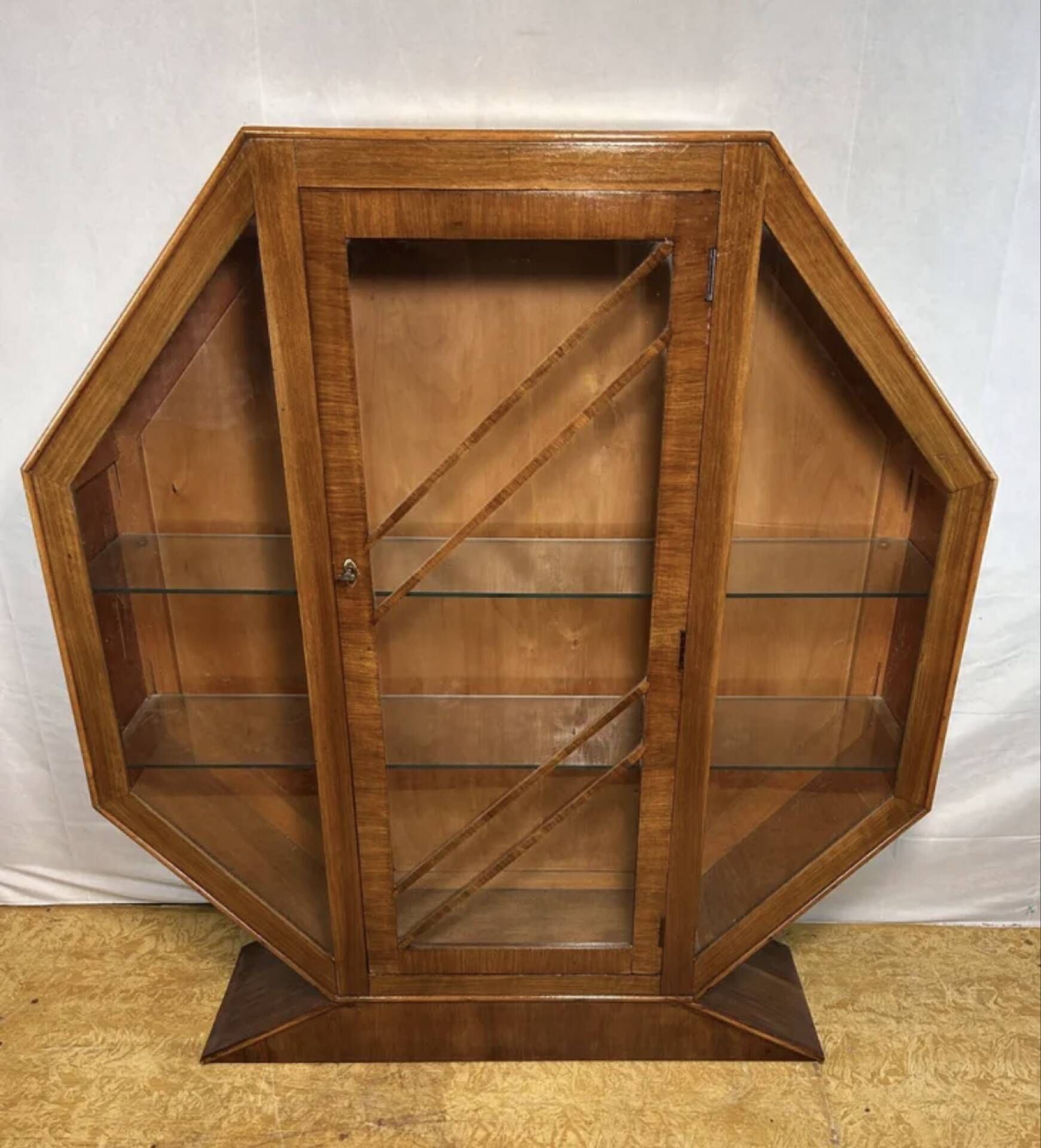 Art deco vintage brocante walnut hexagonal display cabinet - 1920-1930