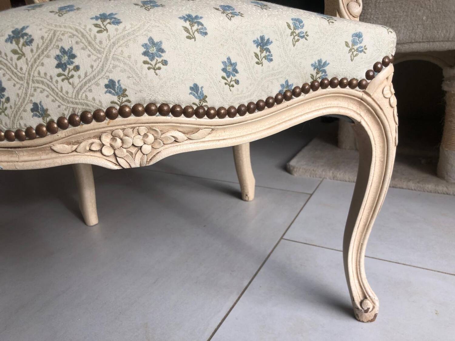 Paire de fauteuil laqué de style Louis XV