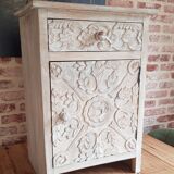 Chiseled mango tree bedside