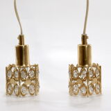 Deux suspensions en laiton doré et cristal, de Palwa, design 1960