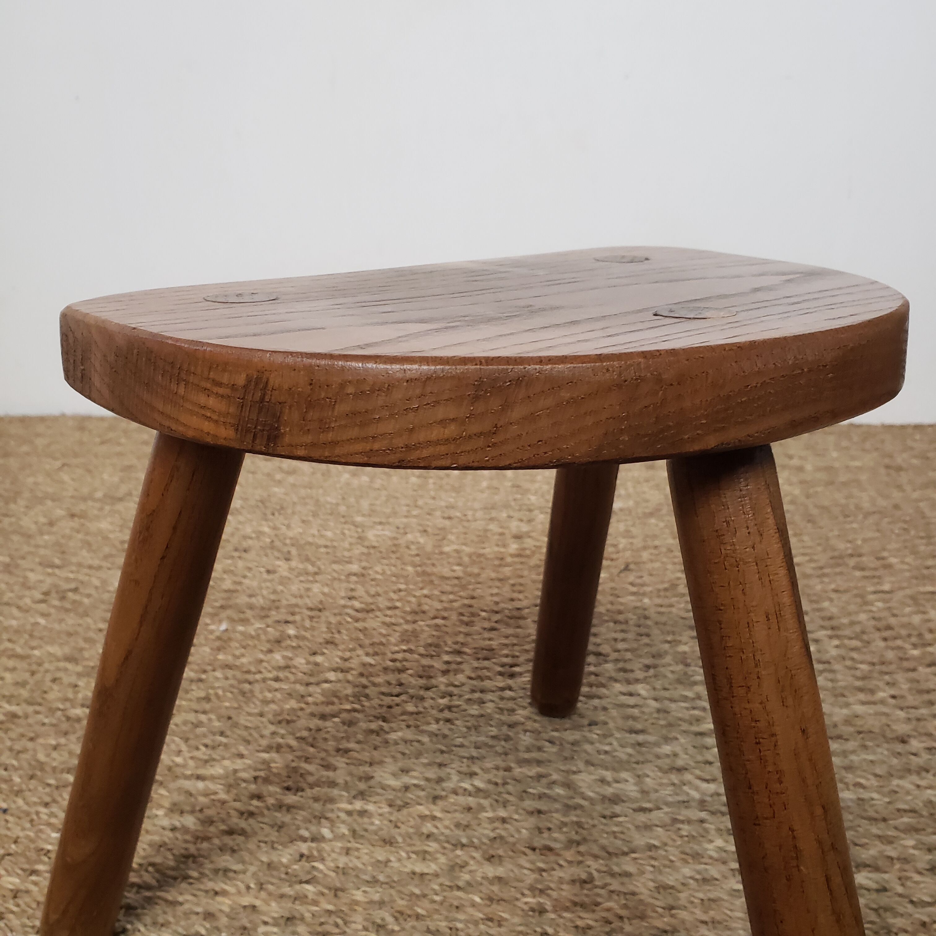 Tabouret tripode en bois