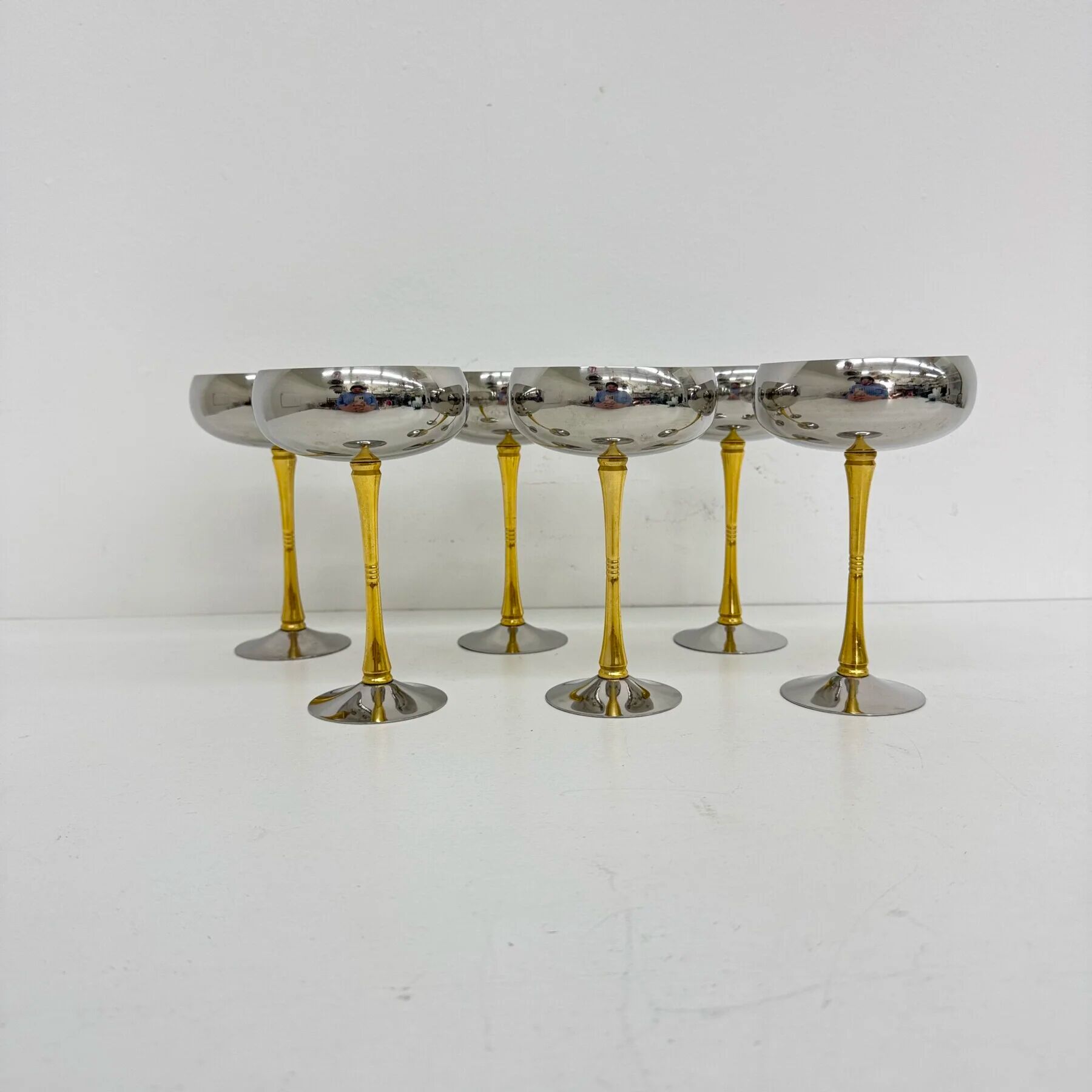 Ensemble de 6 coupes à champagne en acier inoxydable et laiton italien des années 1970.