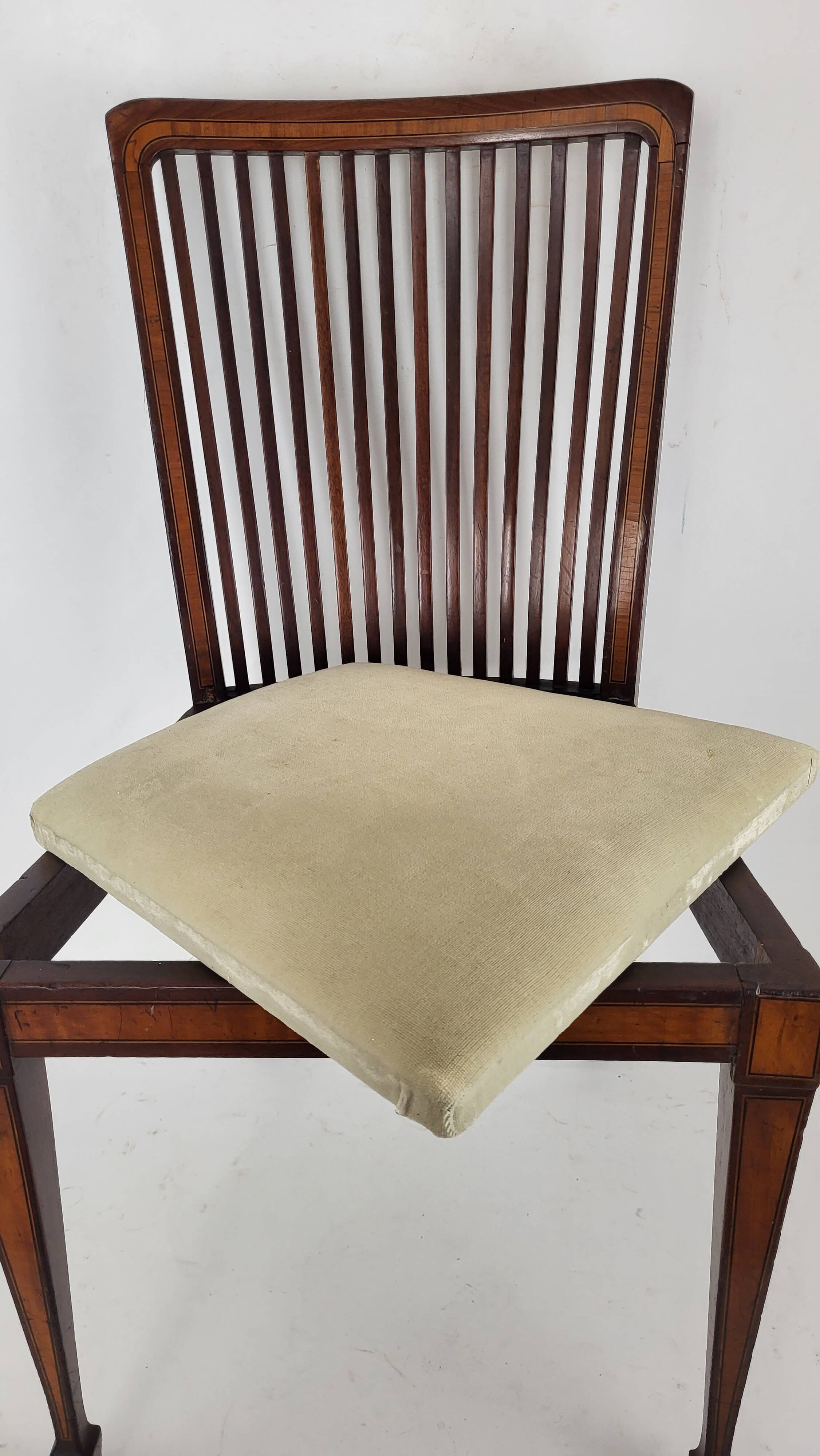 English chair with barrettes Feet "sword"