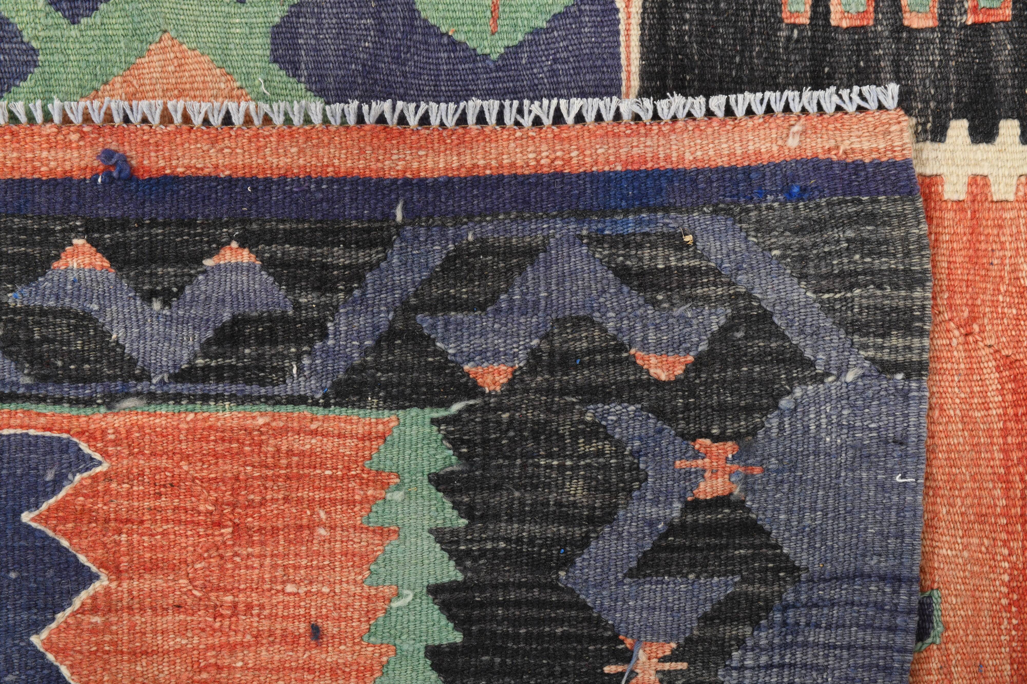 6x9 Red & Green Vintage Kilim Rug, 174x279Cm