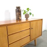 Mid-century notenhout fineer dressoir met 3 lades
