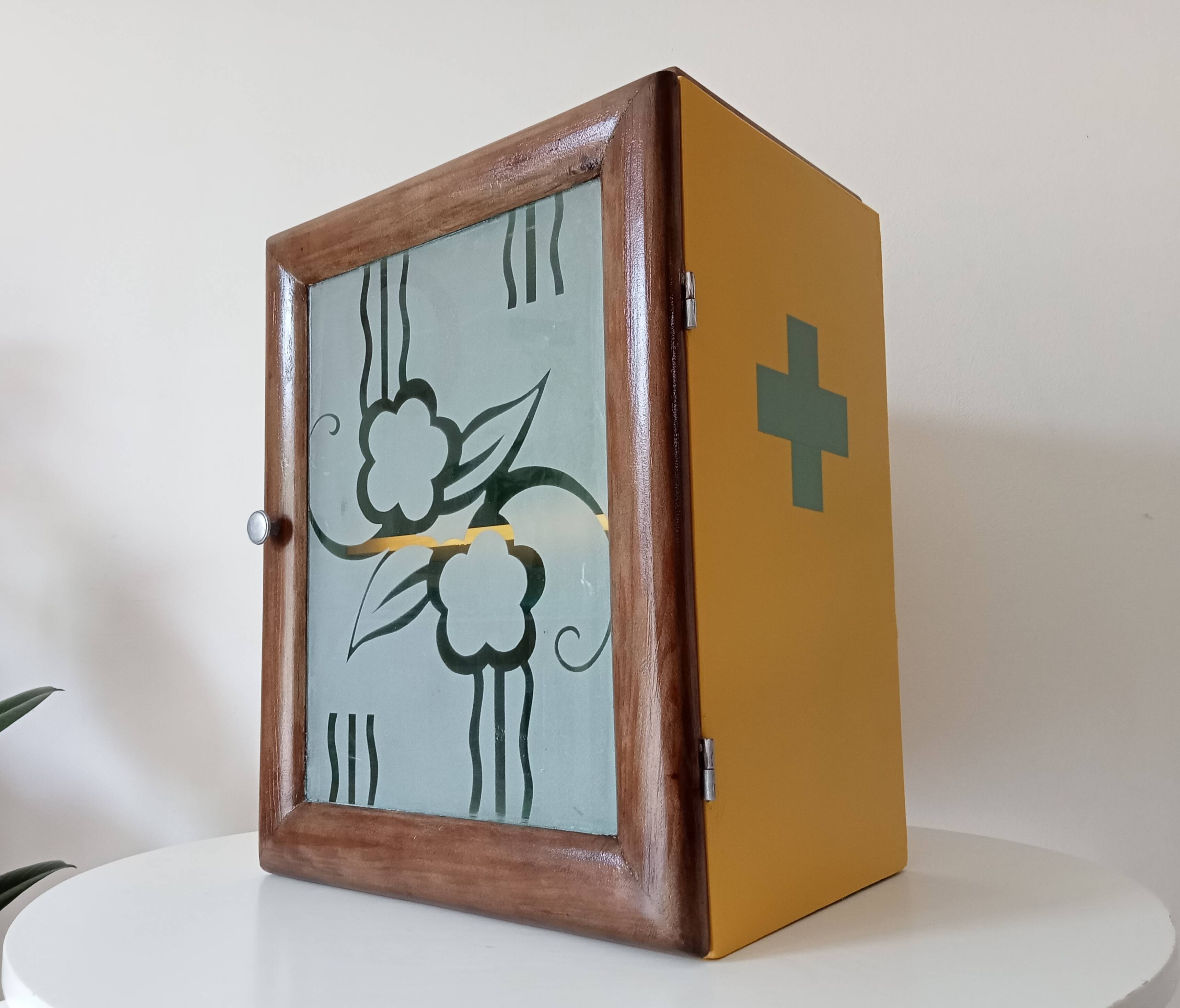 Vintage medicine cabinet 50s/60s