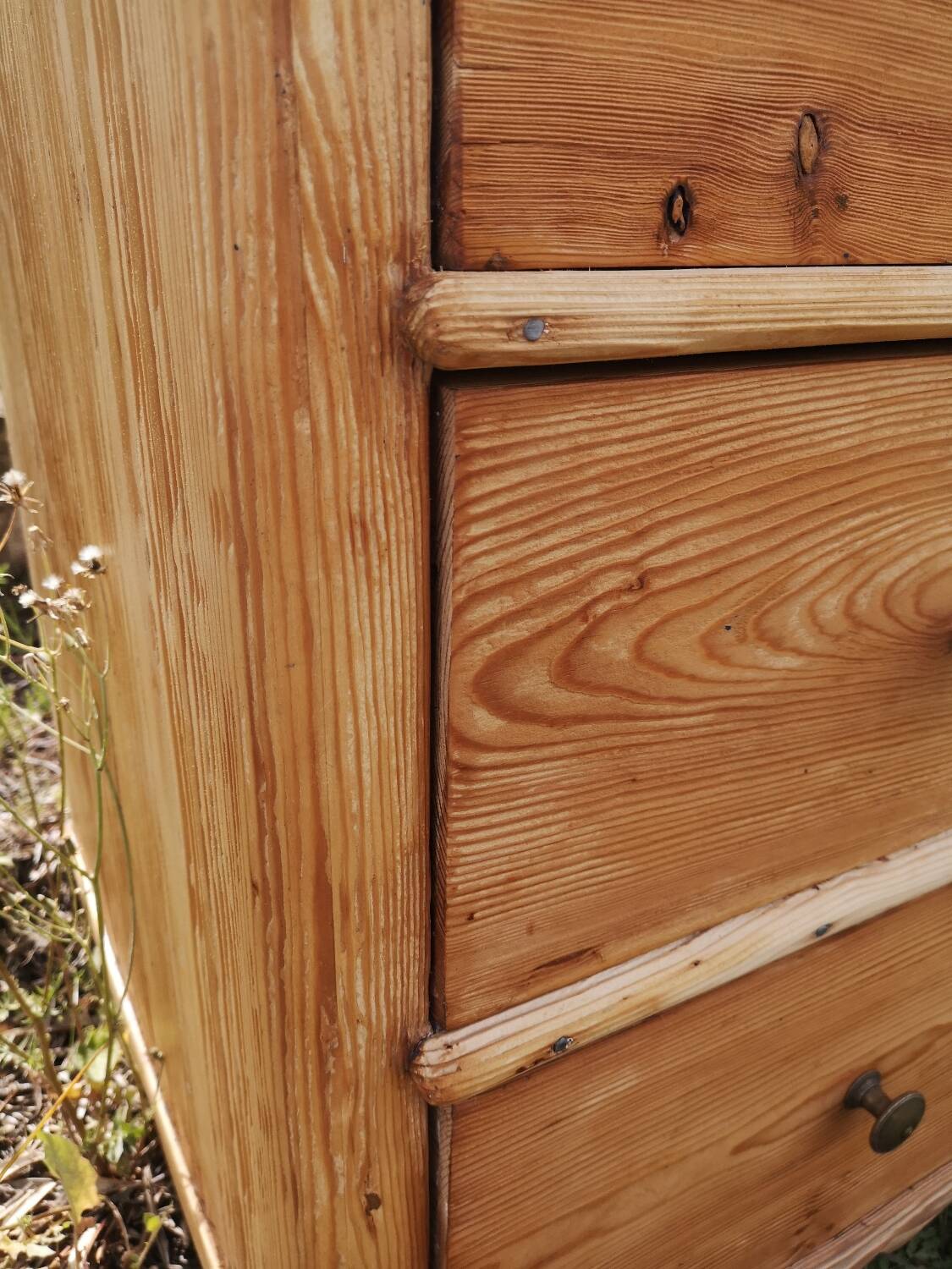 4-drawer pine chest of drawers