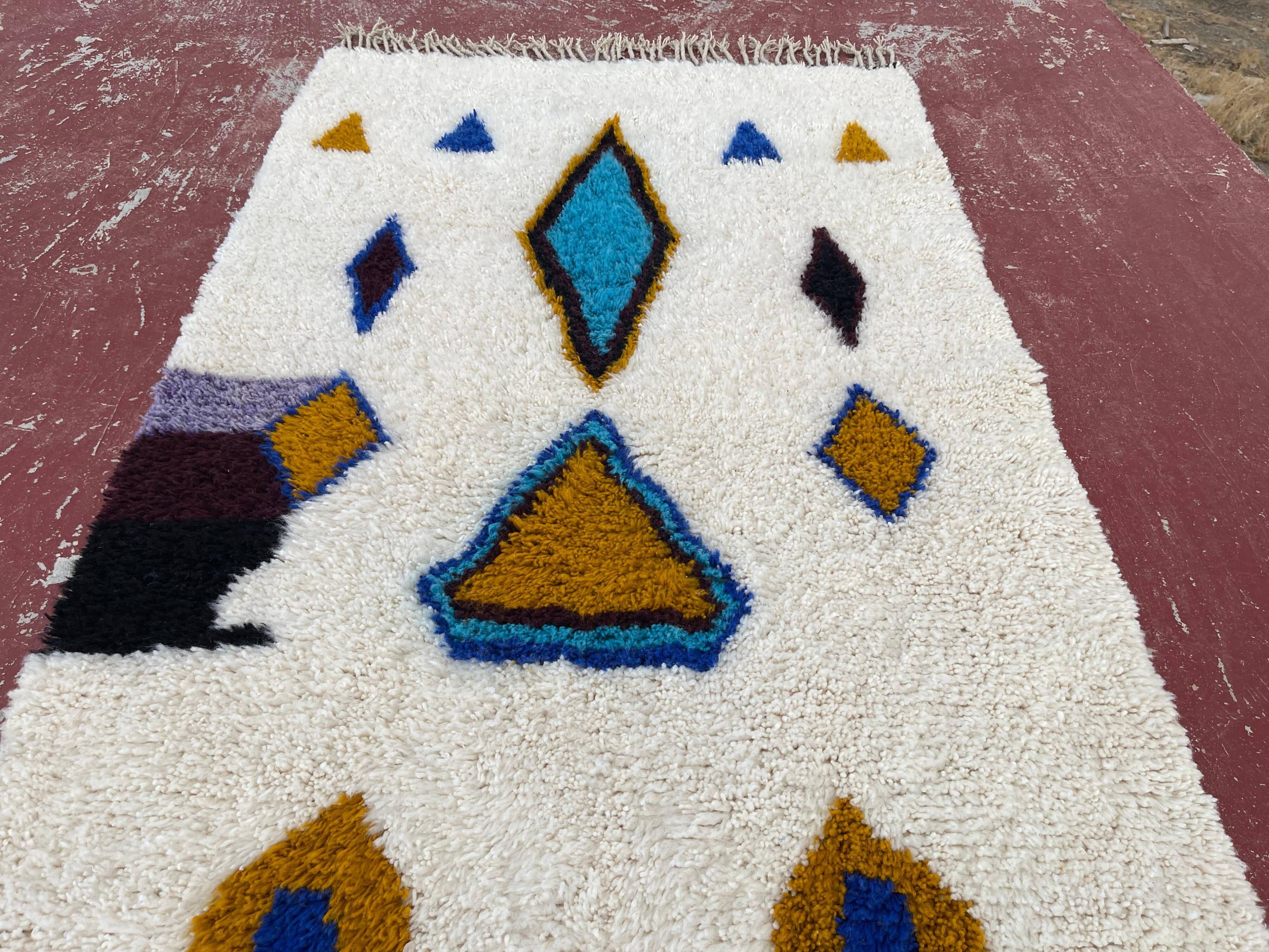 Moroccan Berber rug in cream and blue 250x150 cm – colourful geometric patterns